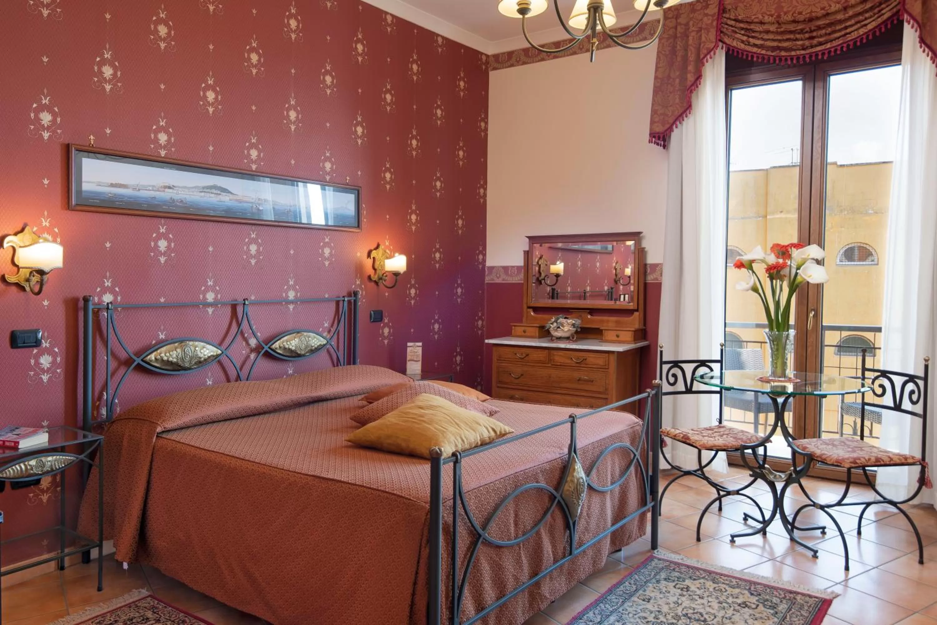 Photo of the whole room, Bed in Pinto-Storey Hotel