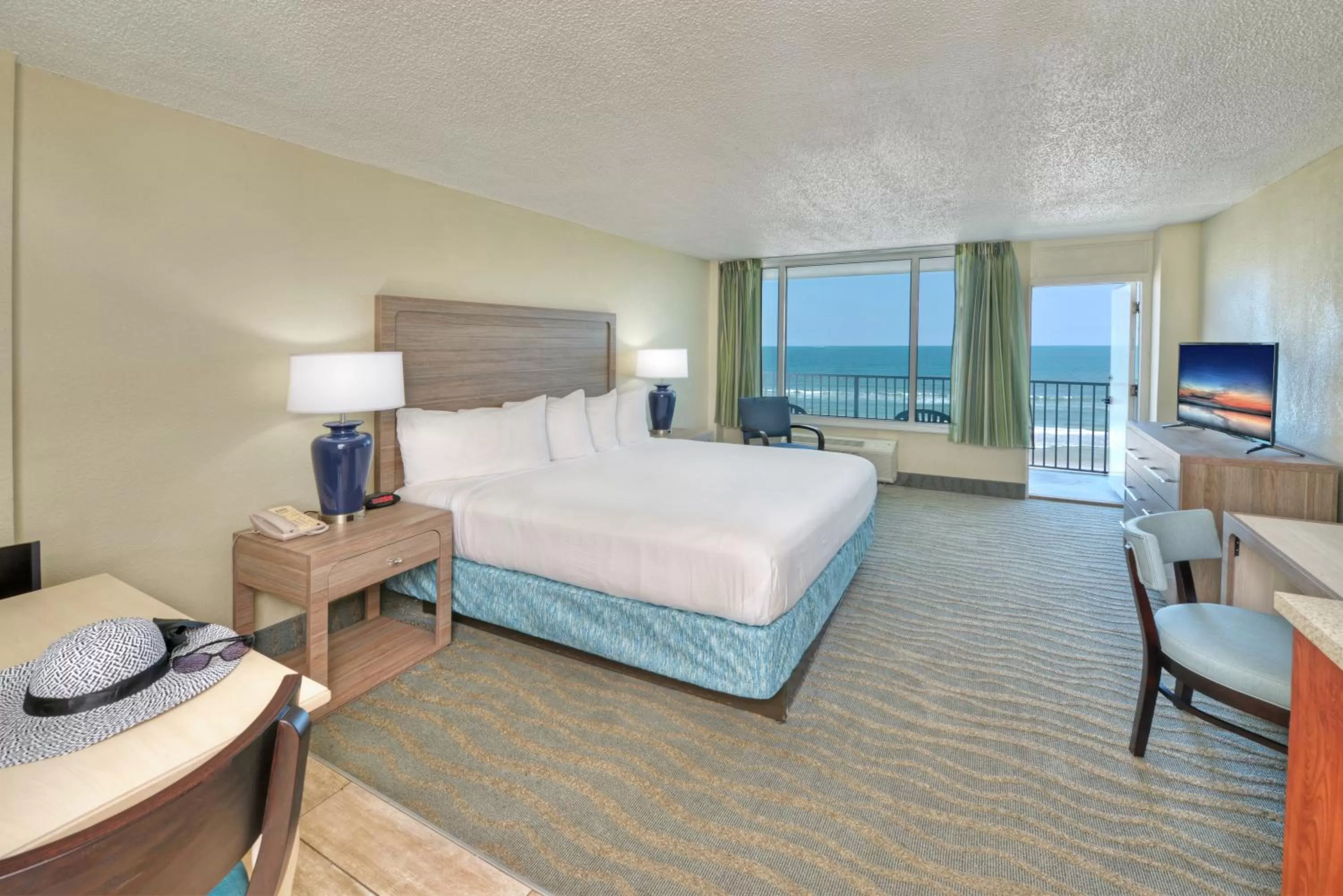 Bedroom, Bed in El Caribe Resort and Conference Center
