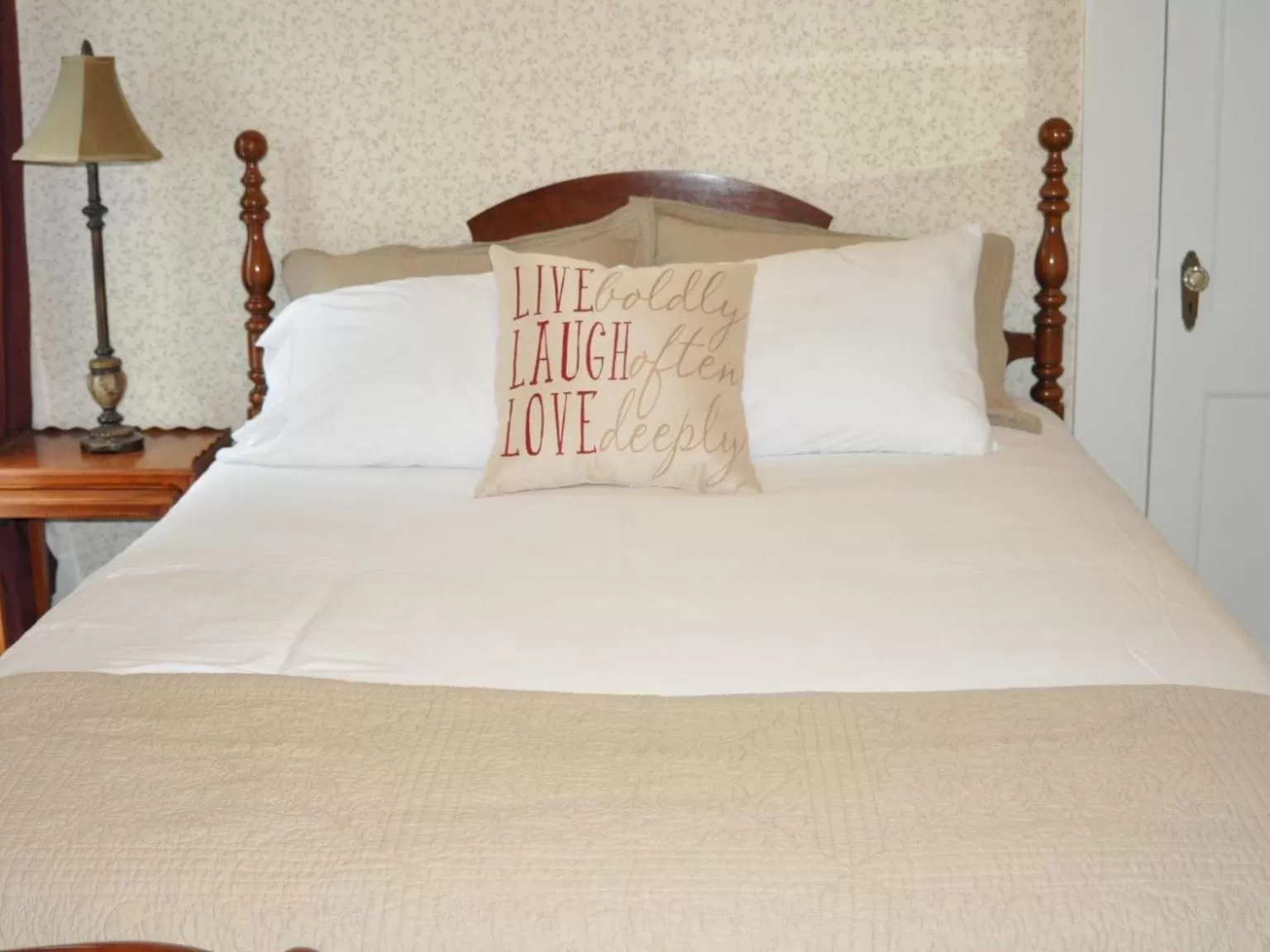 Bedroom, Bed in The Doctor's Inn