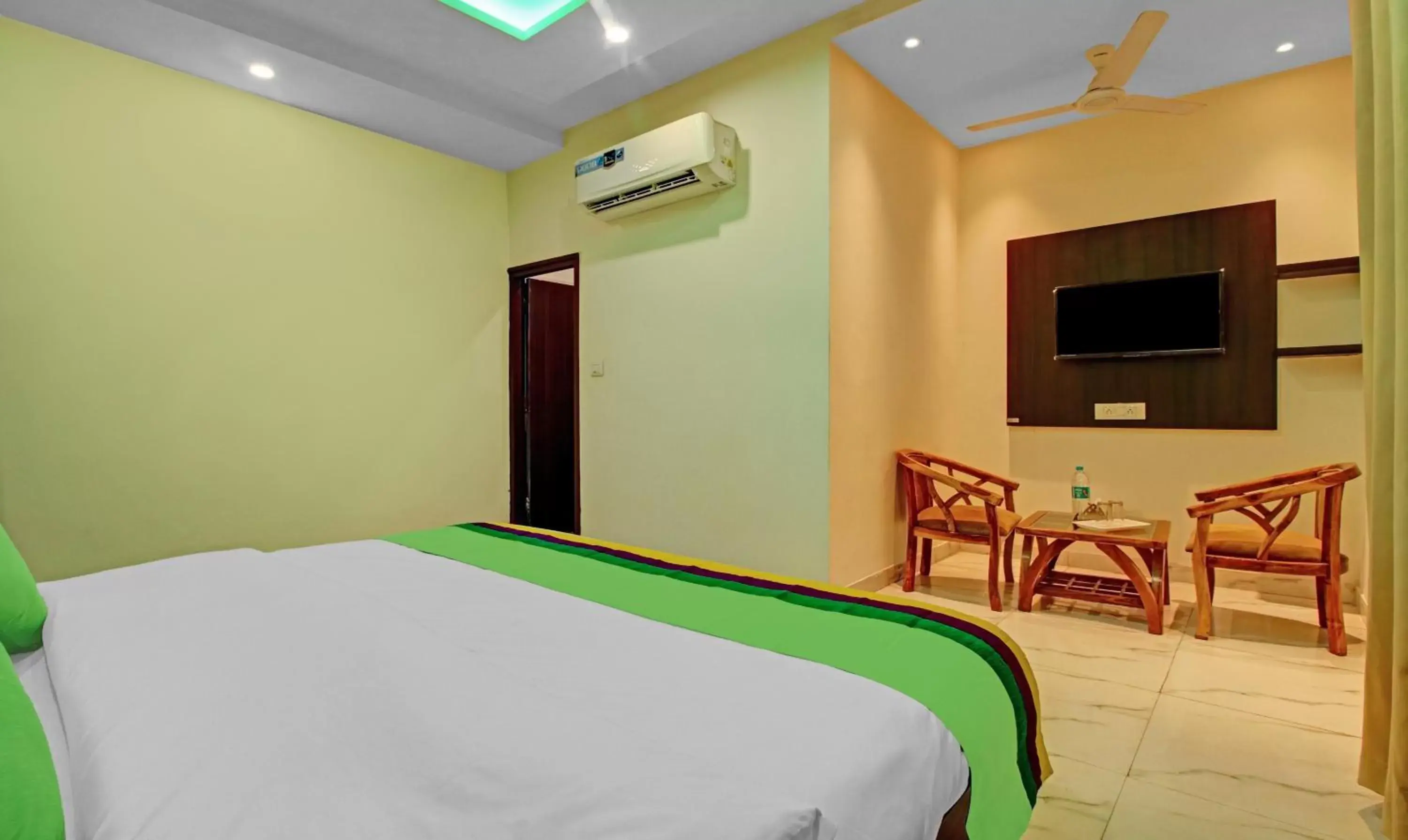 Standard Double Room in Treebo Trend Jugnu Standard Double Room in Treebo Trend Jugnu