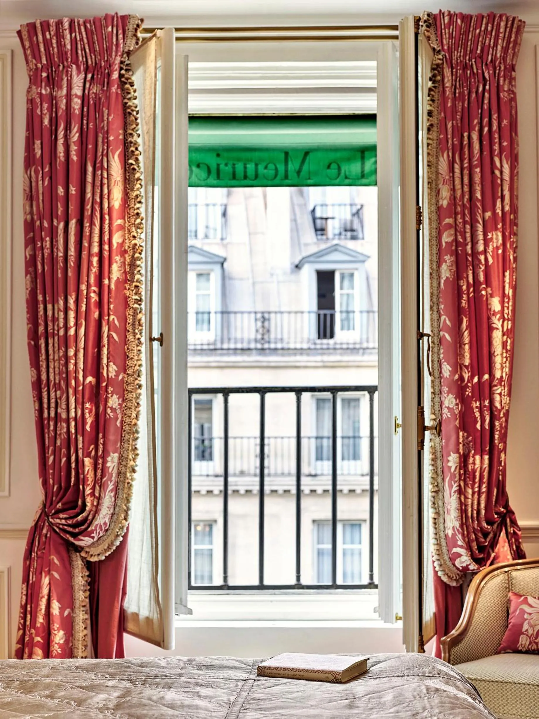 Bedroom, Bed in Le Meurice – Dorchester Collection
