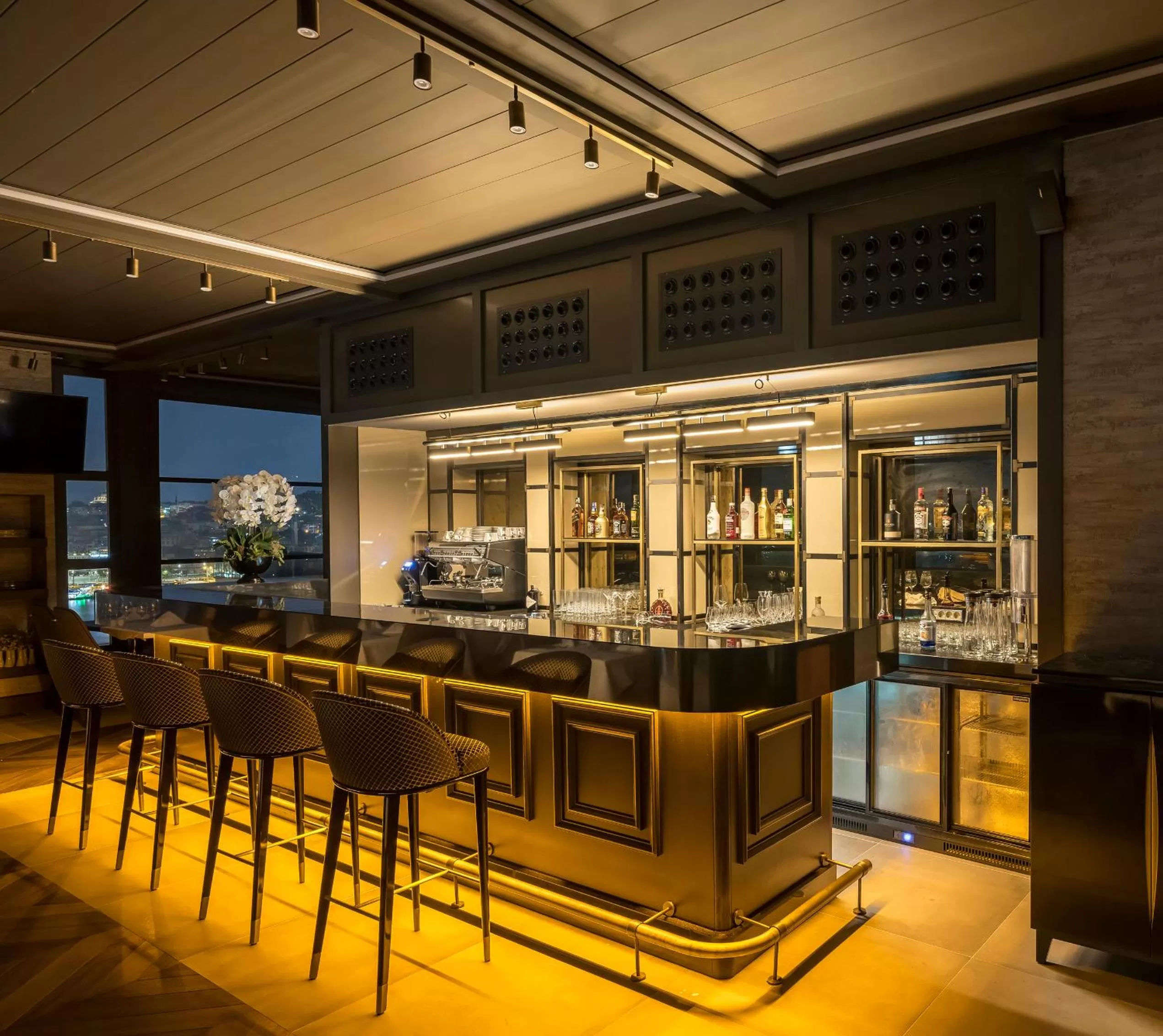 Restaurant/places to eat in Azzap Hotel Galata