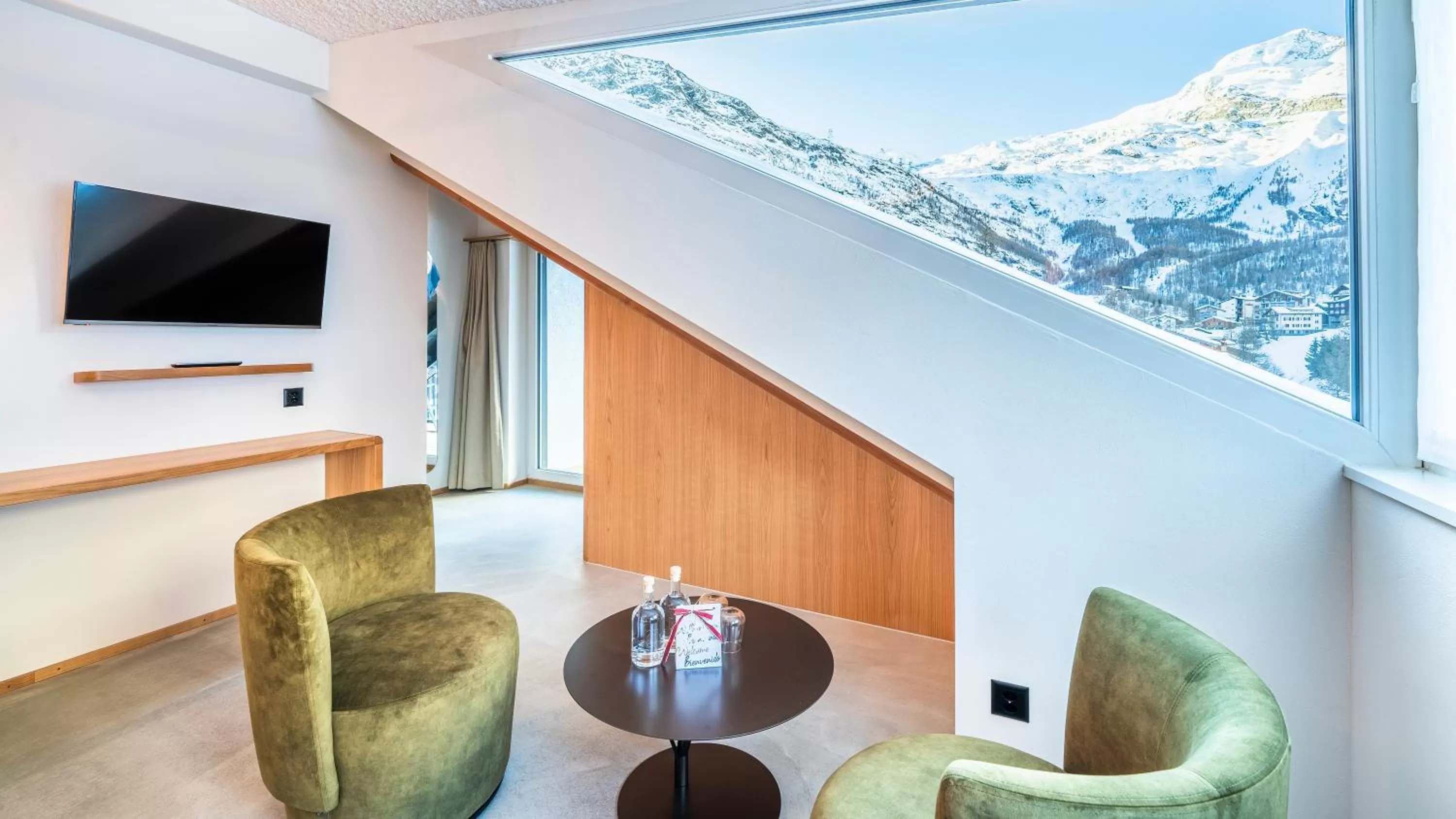 Communal lounge/ TV room in Boutique Hotel La Gorge