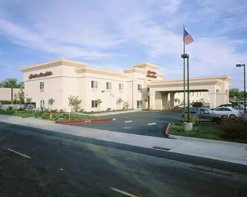 Property building in Hampton Inn & Suites Sacramento-Auburn Boulevard