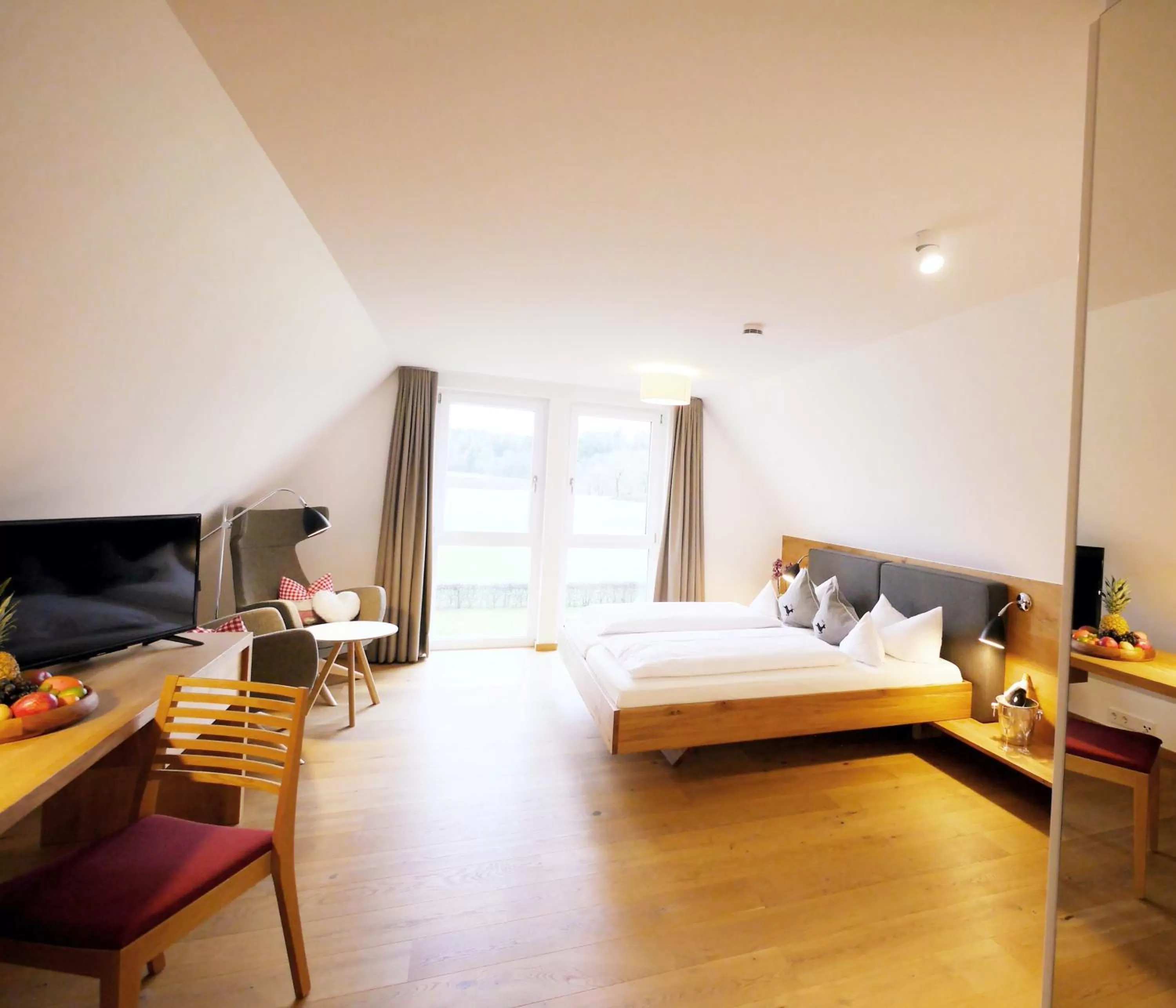 Photo of the whole room, Bed in Berghotel Zollersteighof