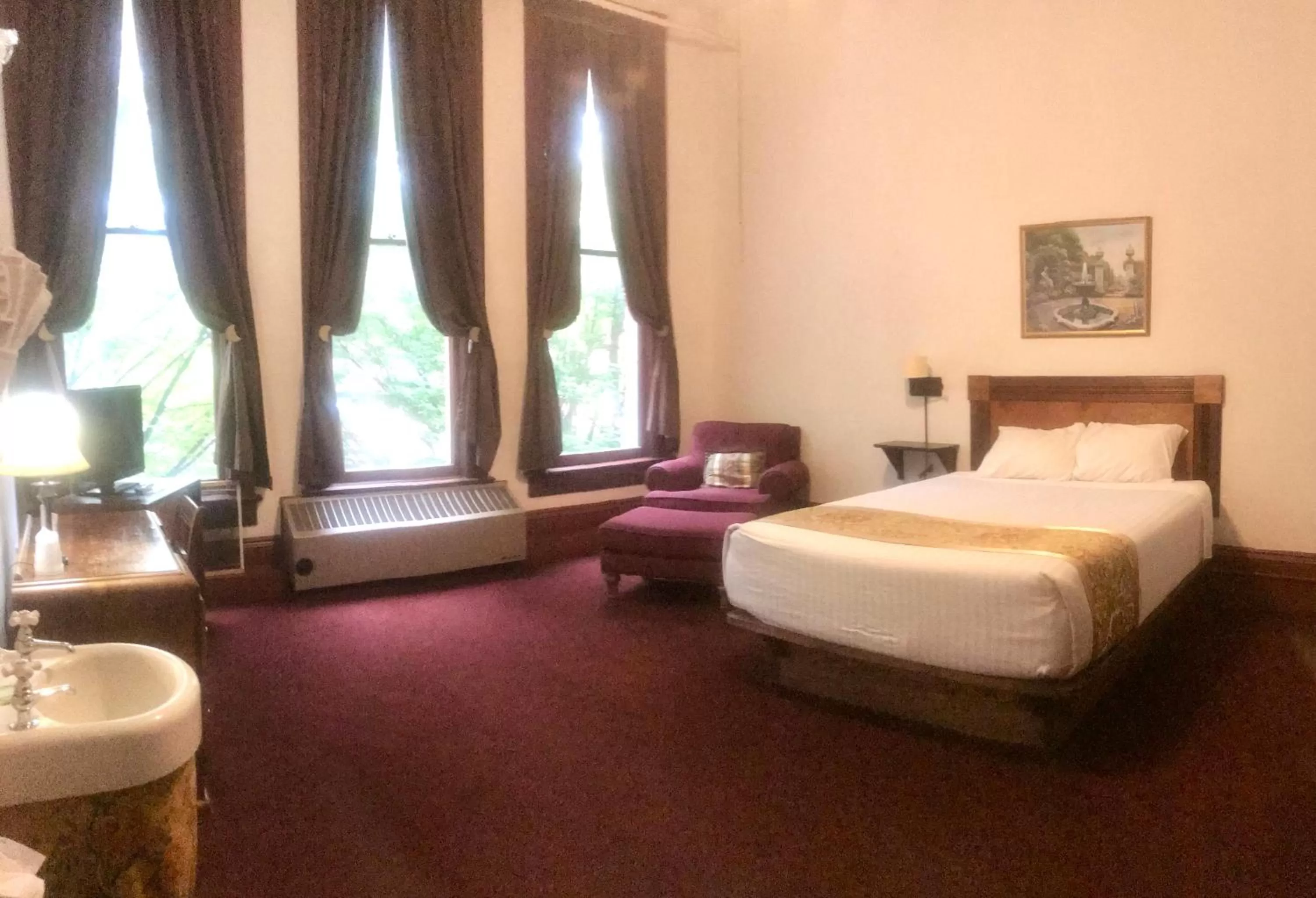 Bed in The Monarch Hotel