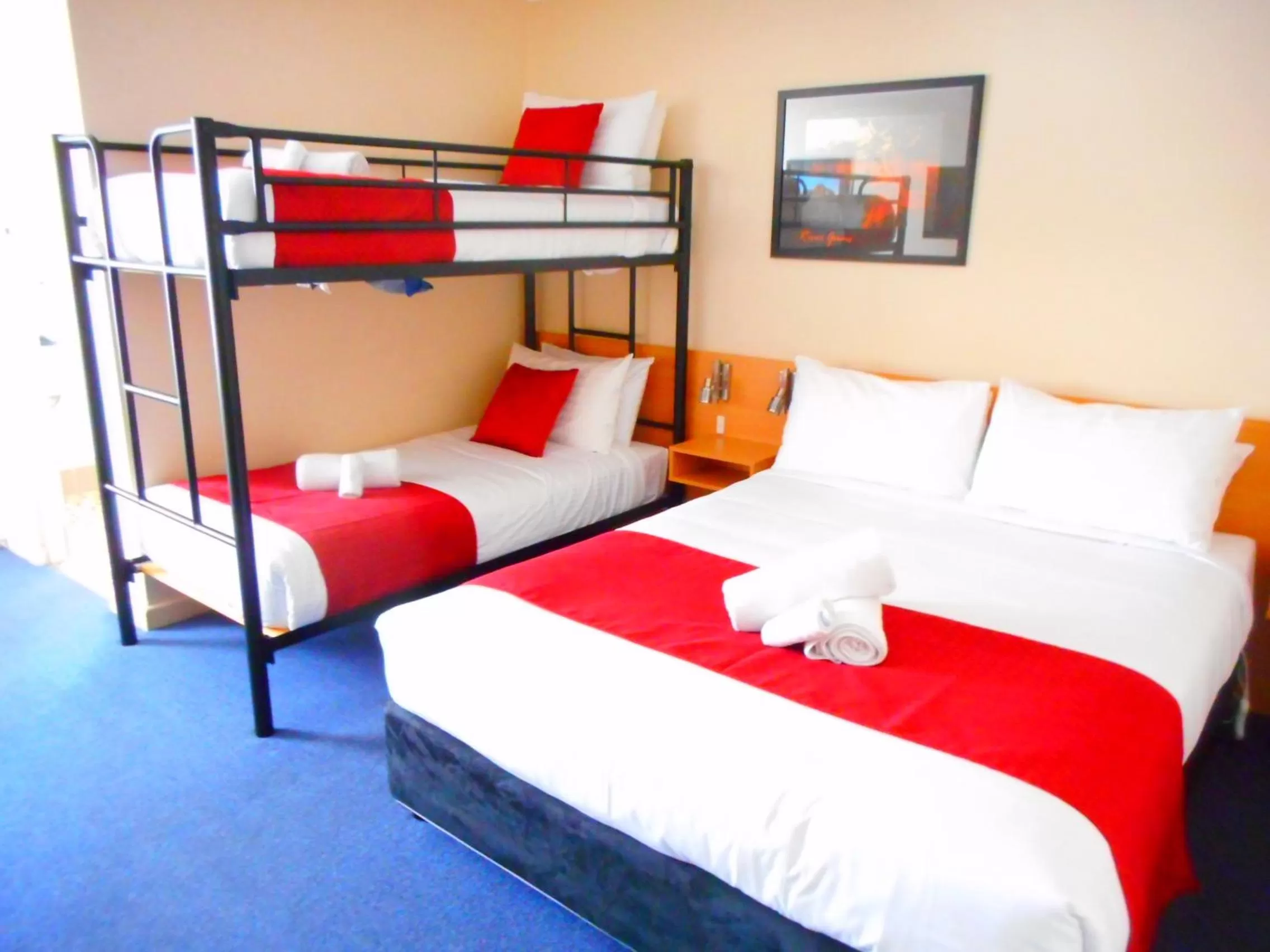 Family, Bed in Townhouse Motel Cowra