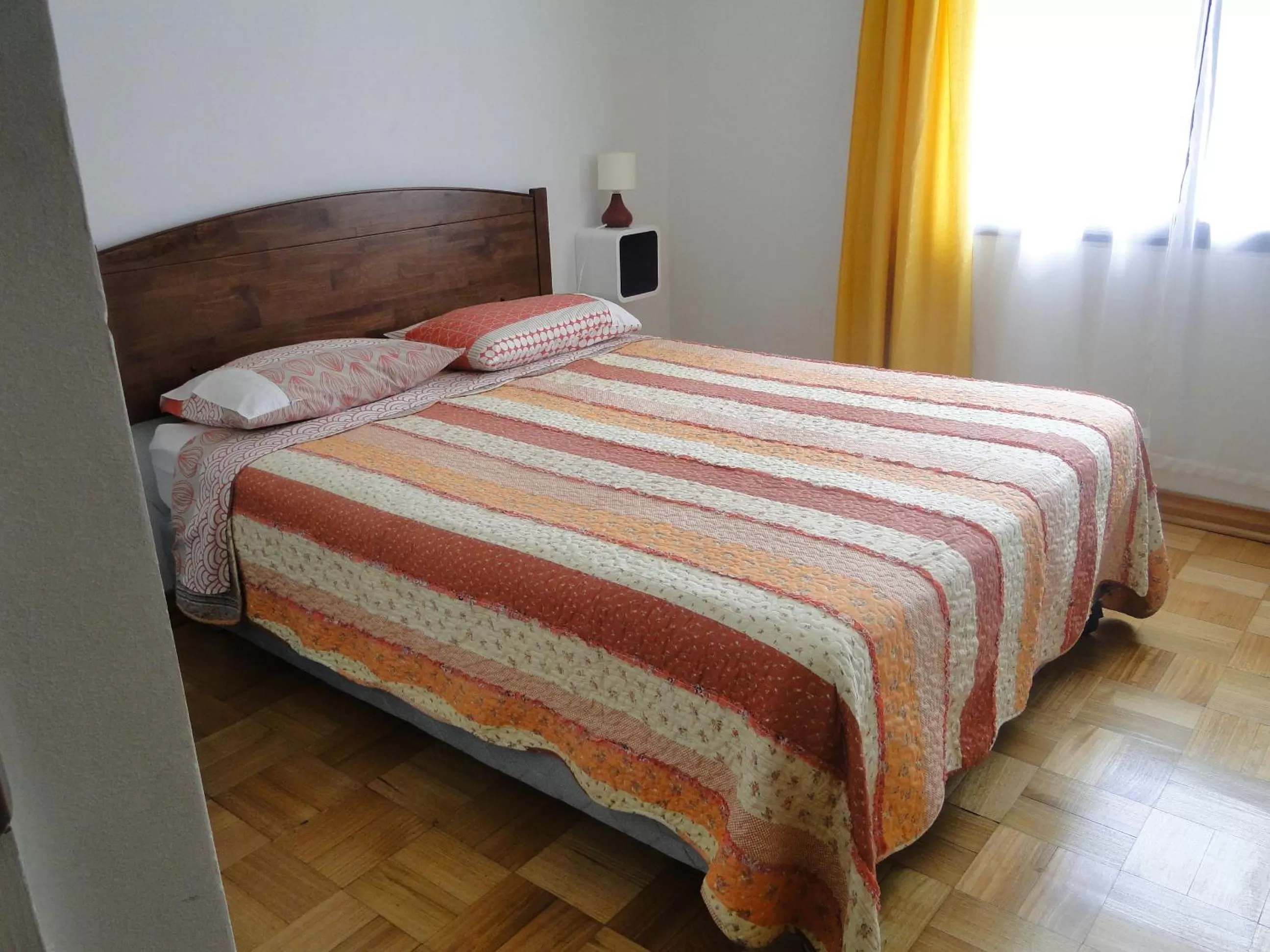 Day, Bed in Bed and Breakfast Manque