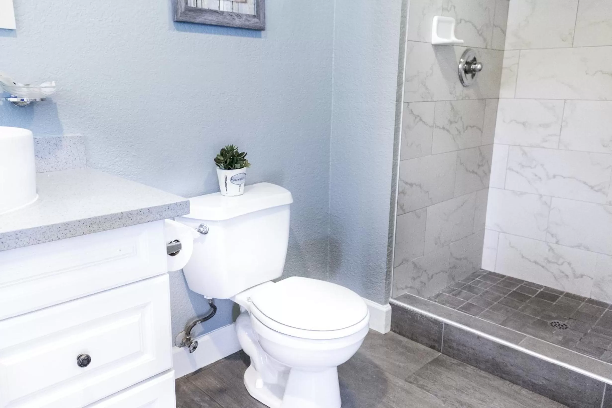 Bathroom in Ocean Echo Inn & Beach Cottages