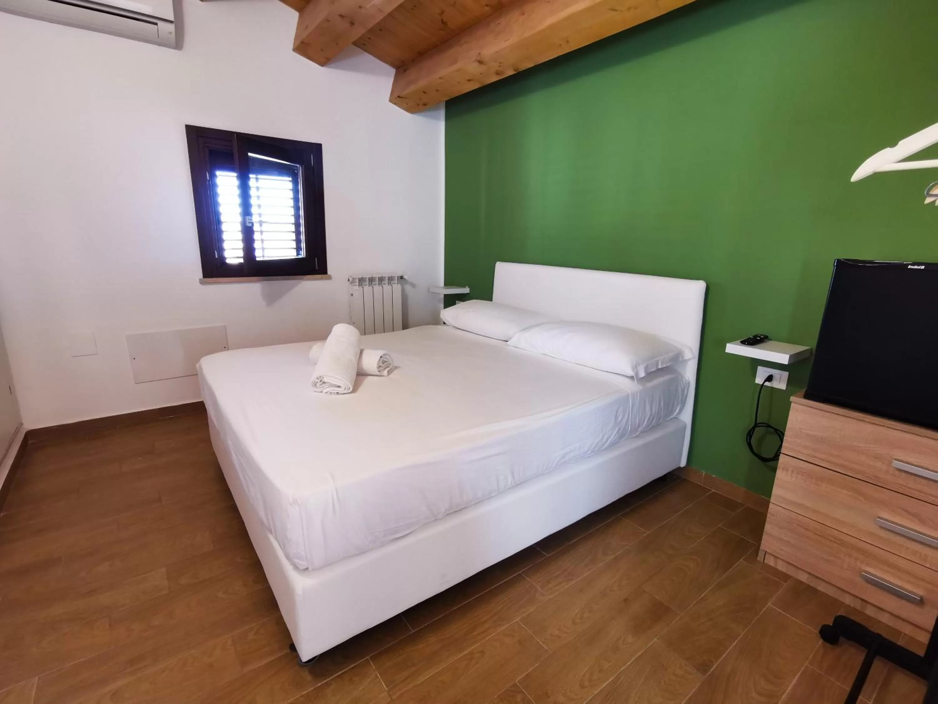 Bedroom, Bed in Verdirooms158