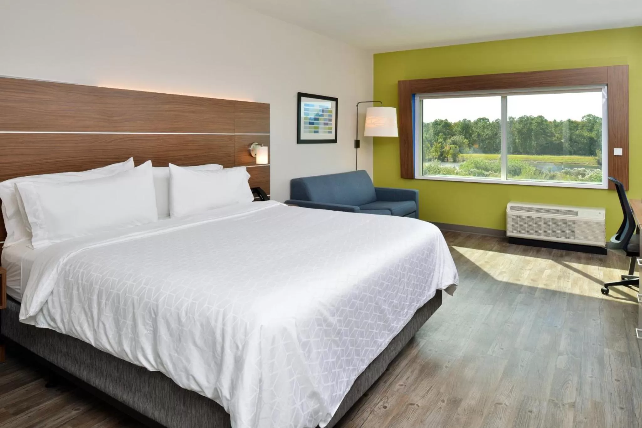 Photo of the whole room, Bed in Holiday Inn Express Orlando - South Park by IHG