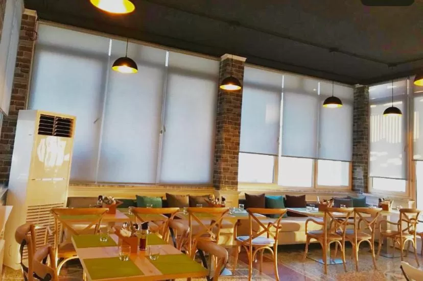 Restaurant/Places to Eat in Hotel Kamomil