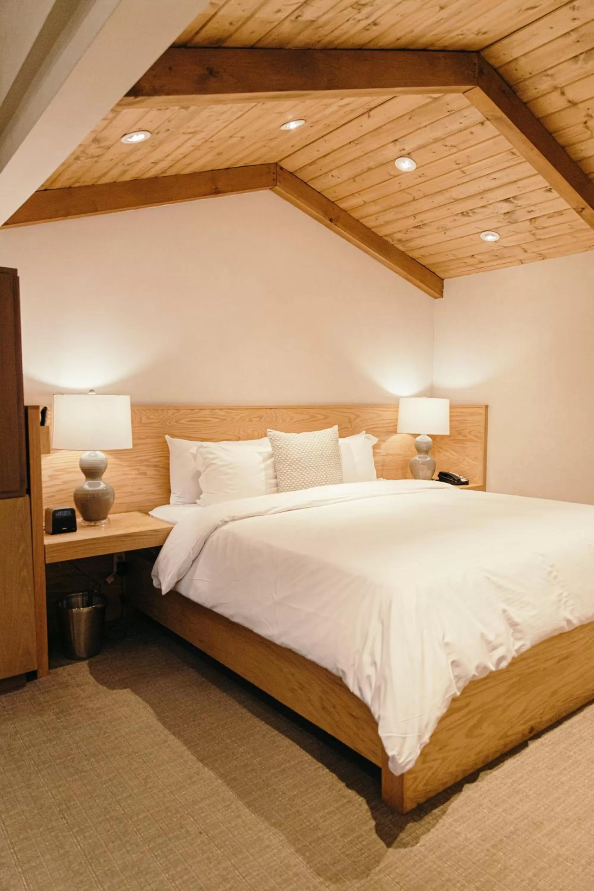 Bed in CALAMIGOS RANCH Resort & Spa