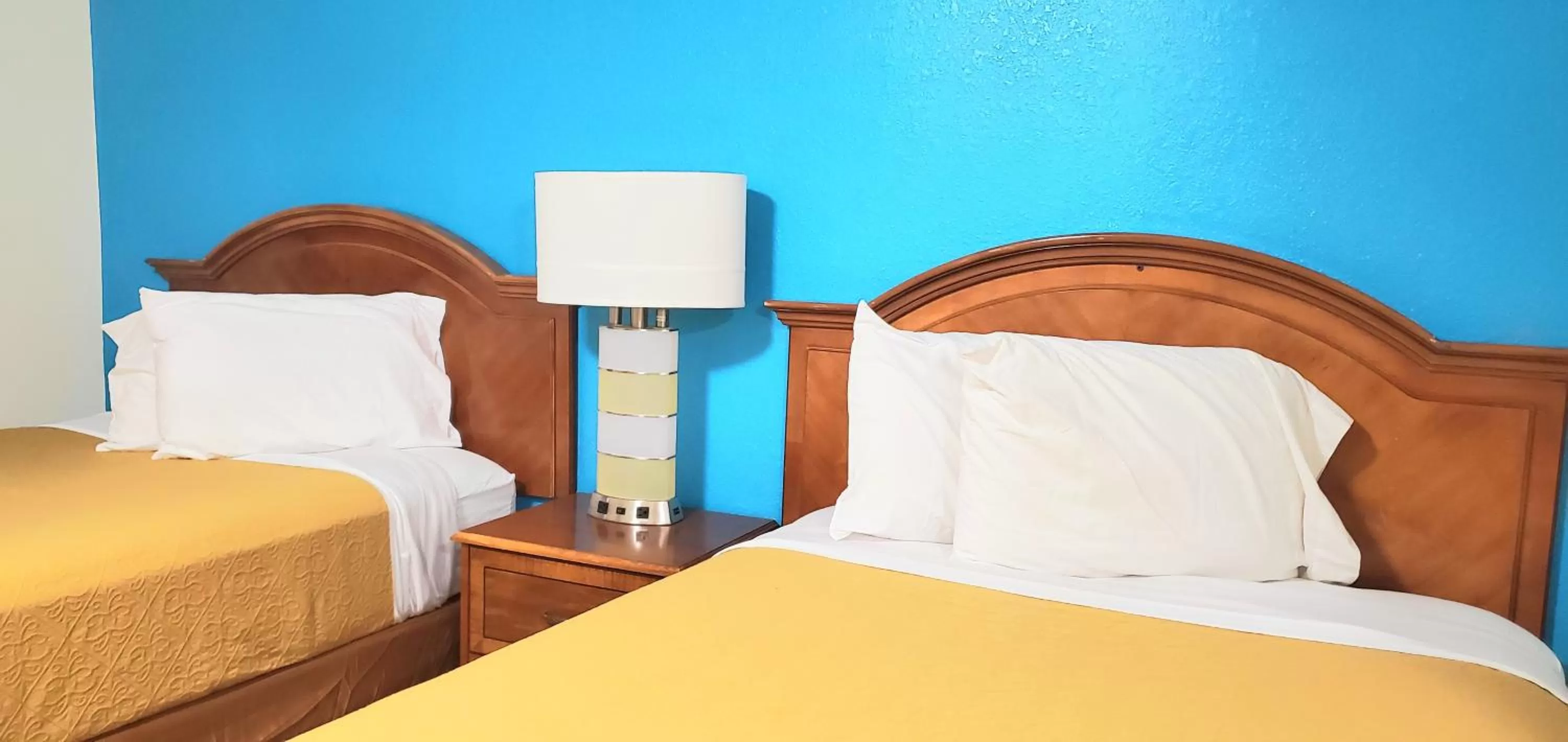 Bed in WILLIAMSTON INN