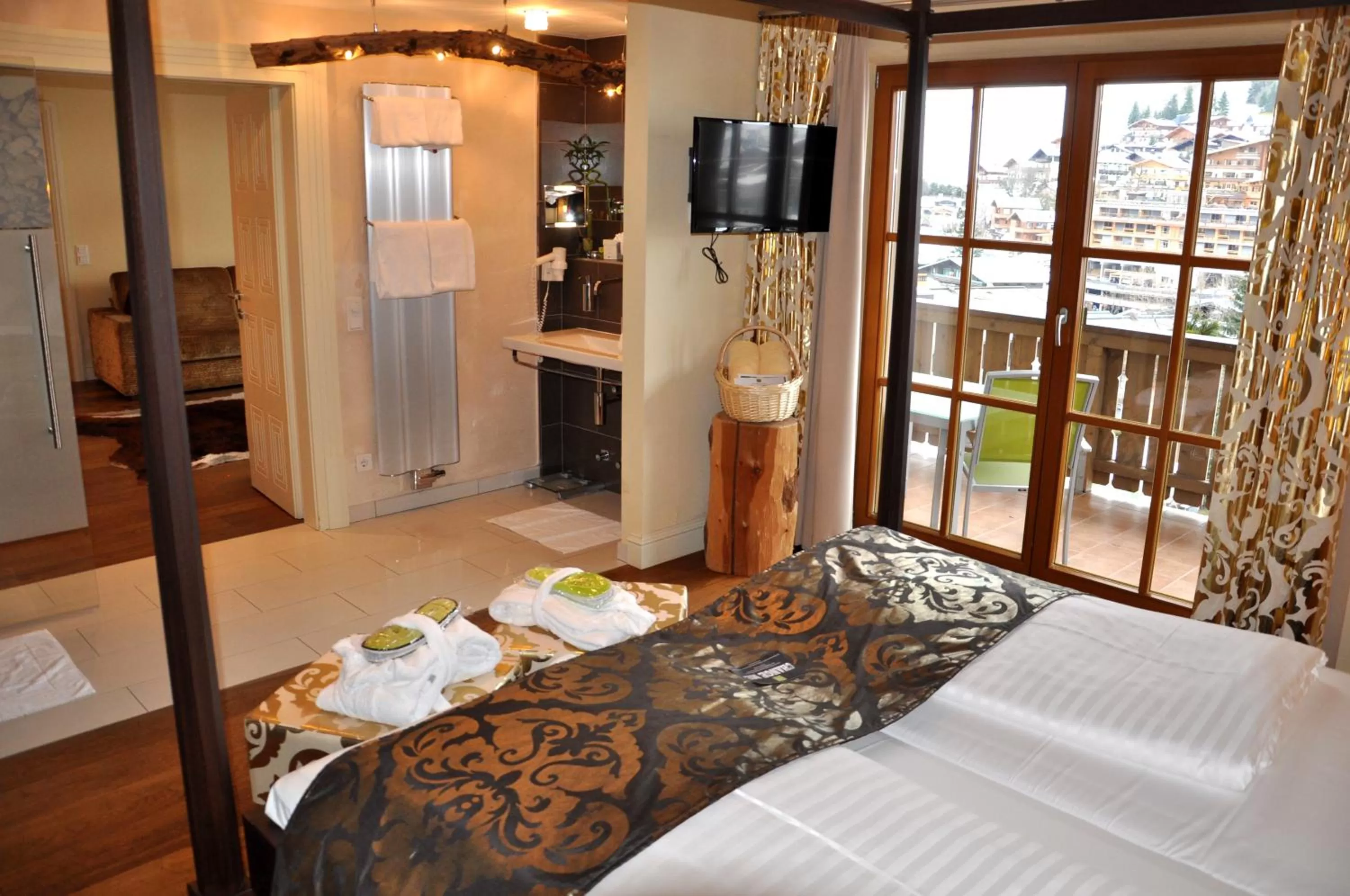 Bedroom, Bed in Hotel Alpine Palace