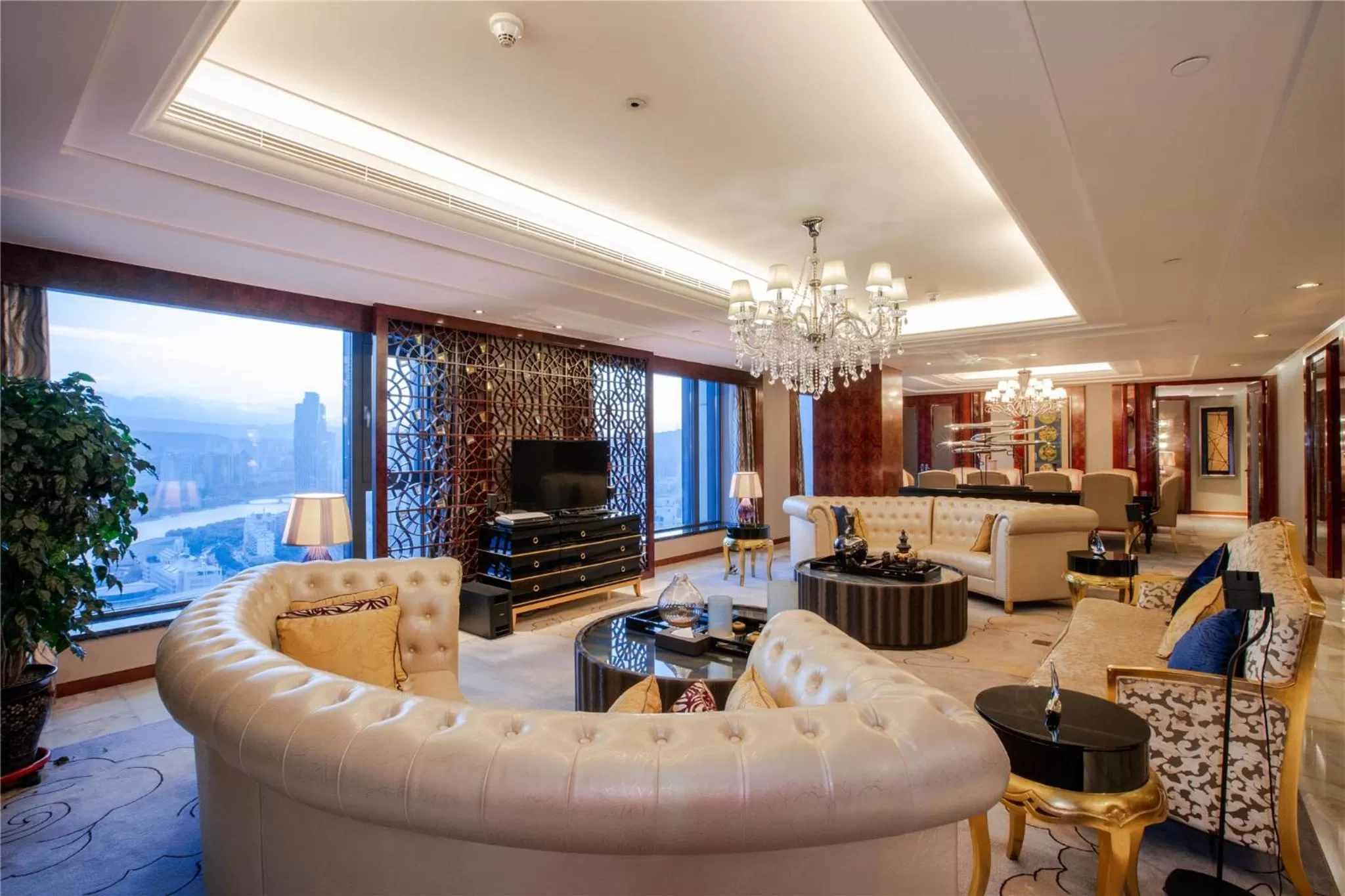 Living room in Crowne Plaza Hotel Lanzhou by IHG