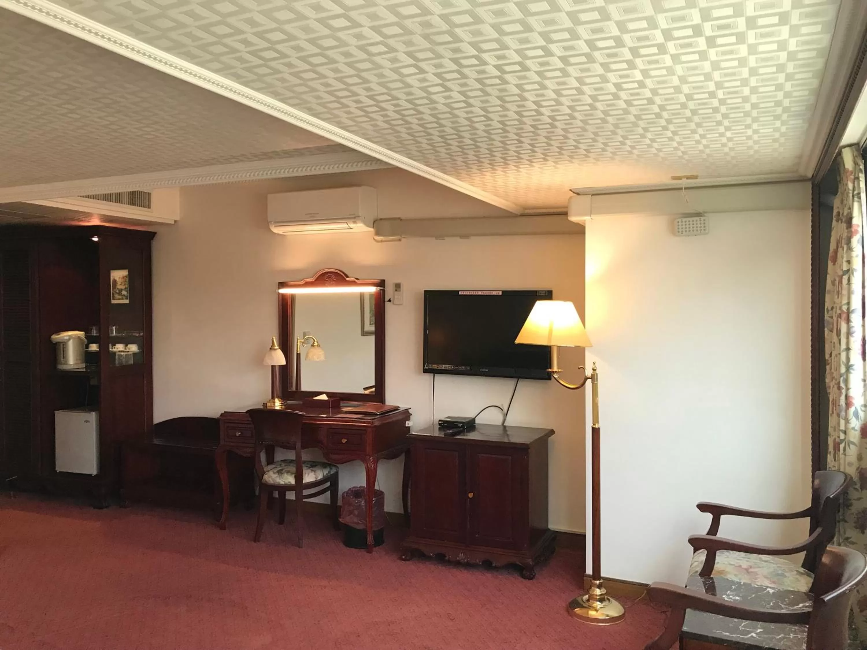 TV and multimedia in Sunrise Hotel