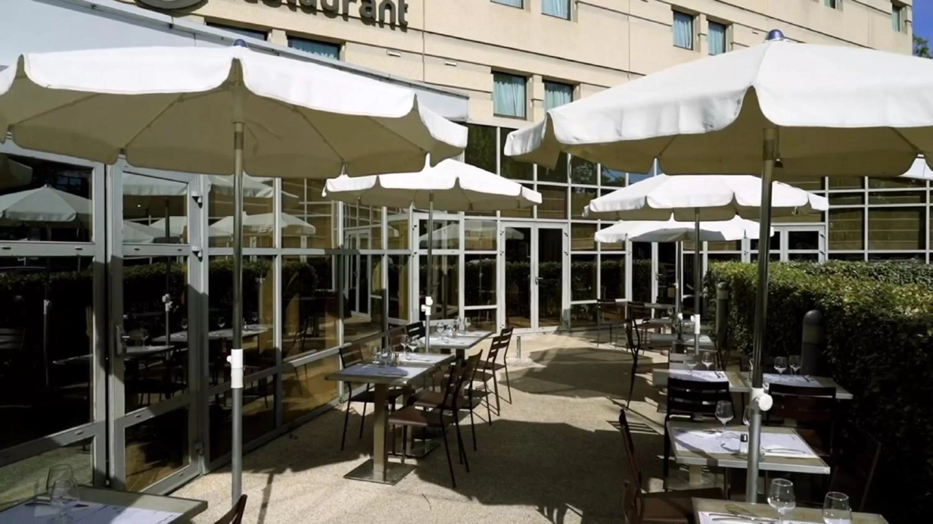 Patio in Campanile Paris Ouest - Gennevilliers Barbanniers