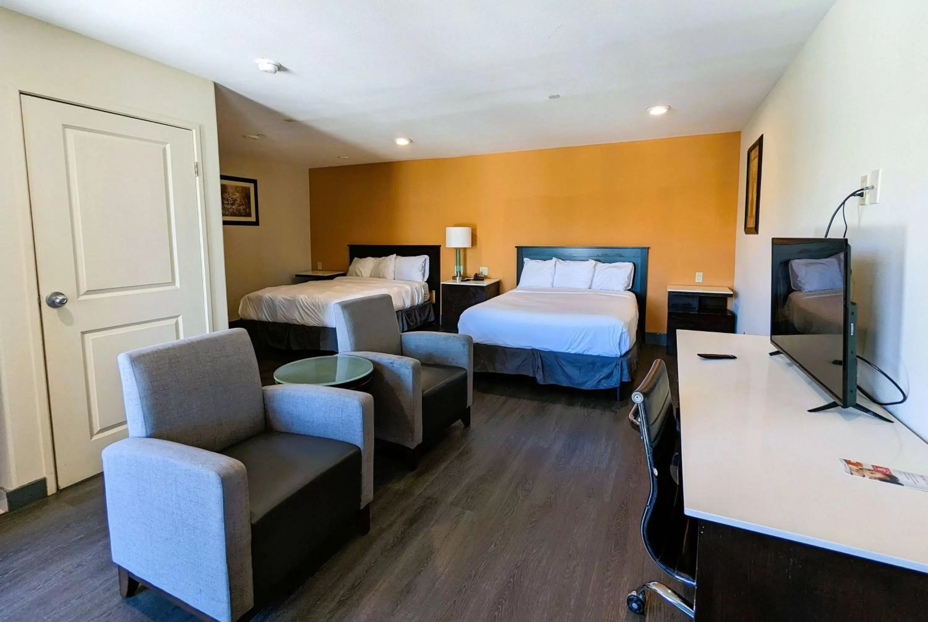 Photo of the whole room, Bed in Ramada by Wyndham Culver City