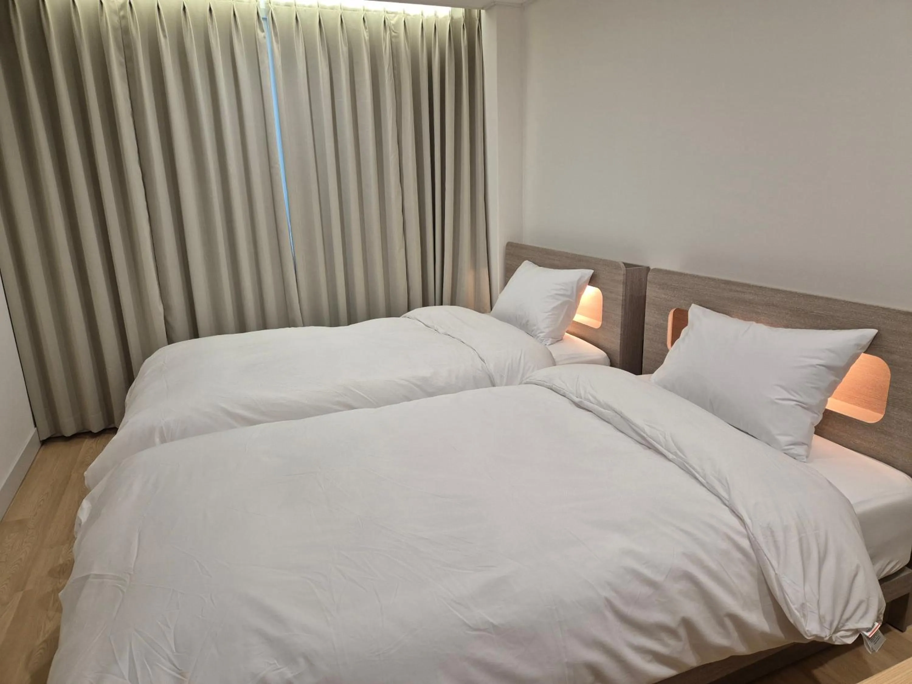 Property building, Bed in Gwang Jang Hotel