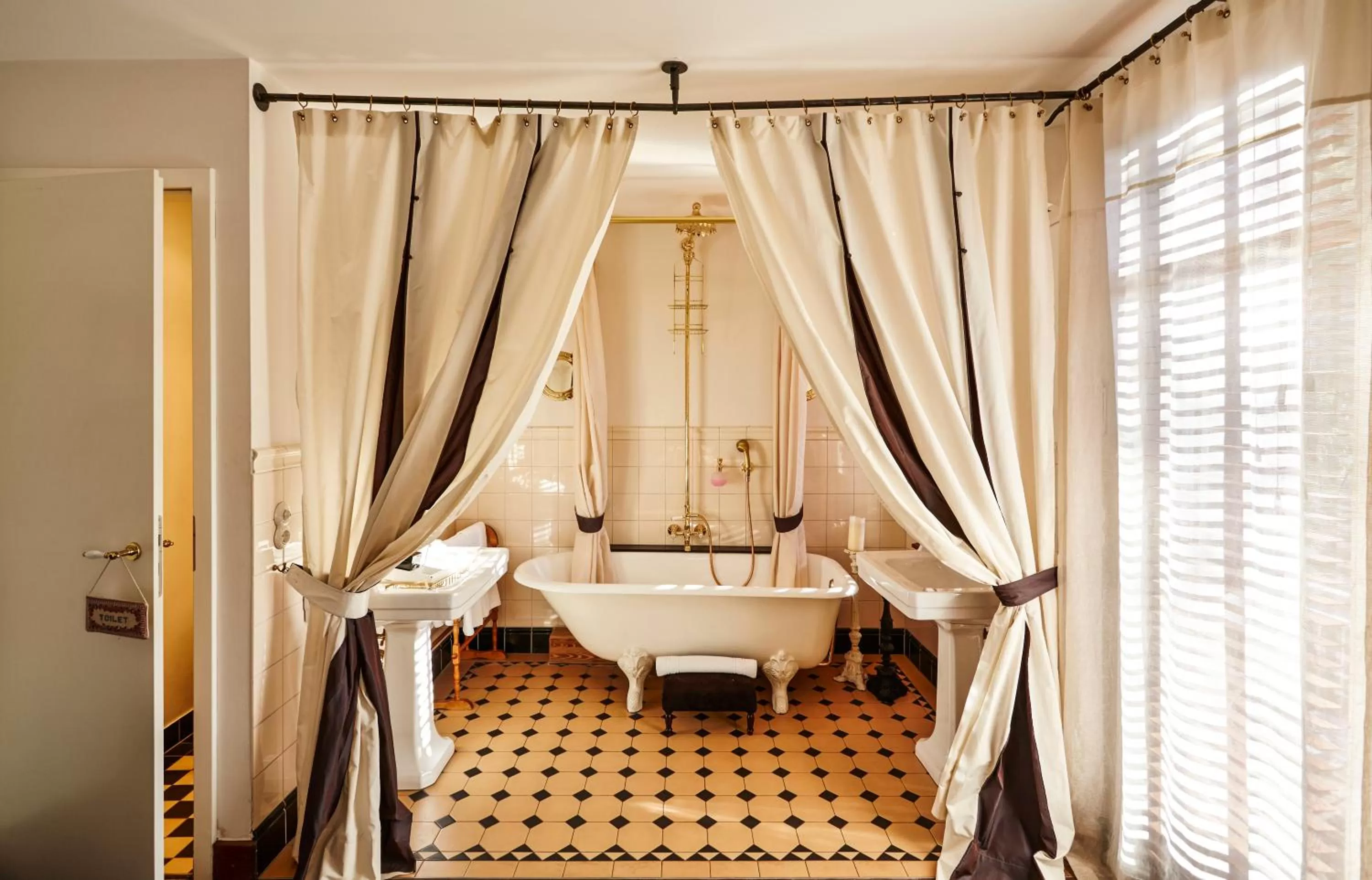 Bathroom, Bed in Der Zauberlehrling