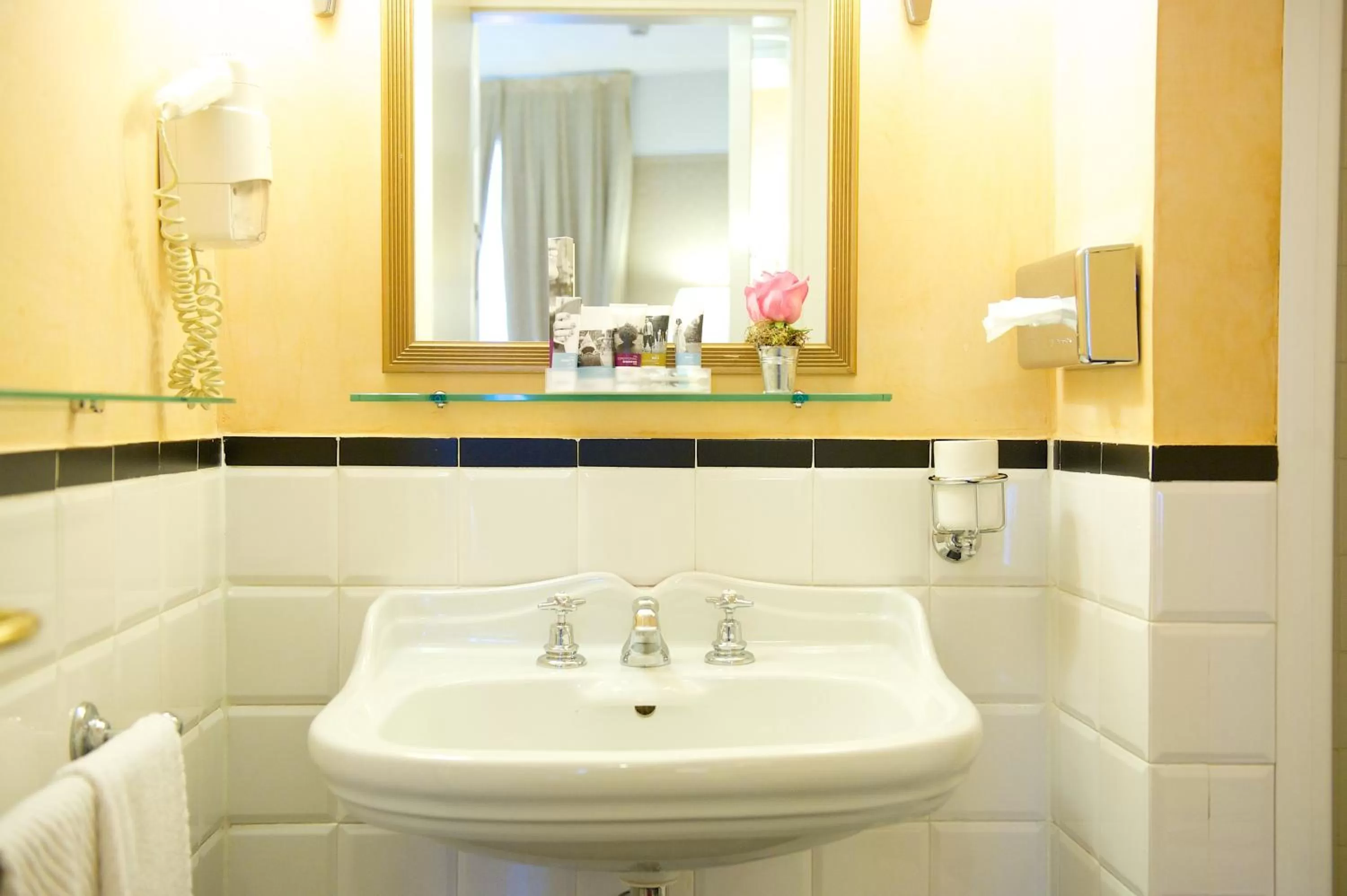 Bathroom in Hotel Mercure Milano Centro