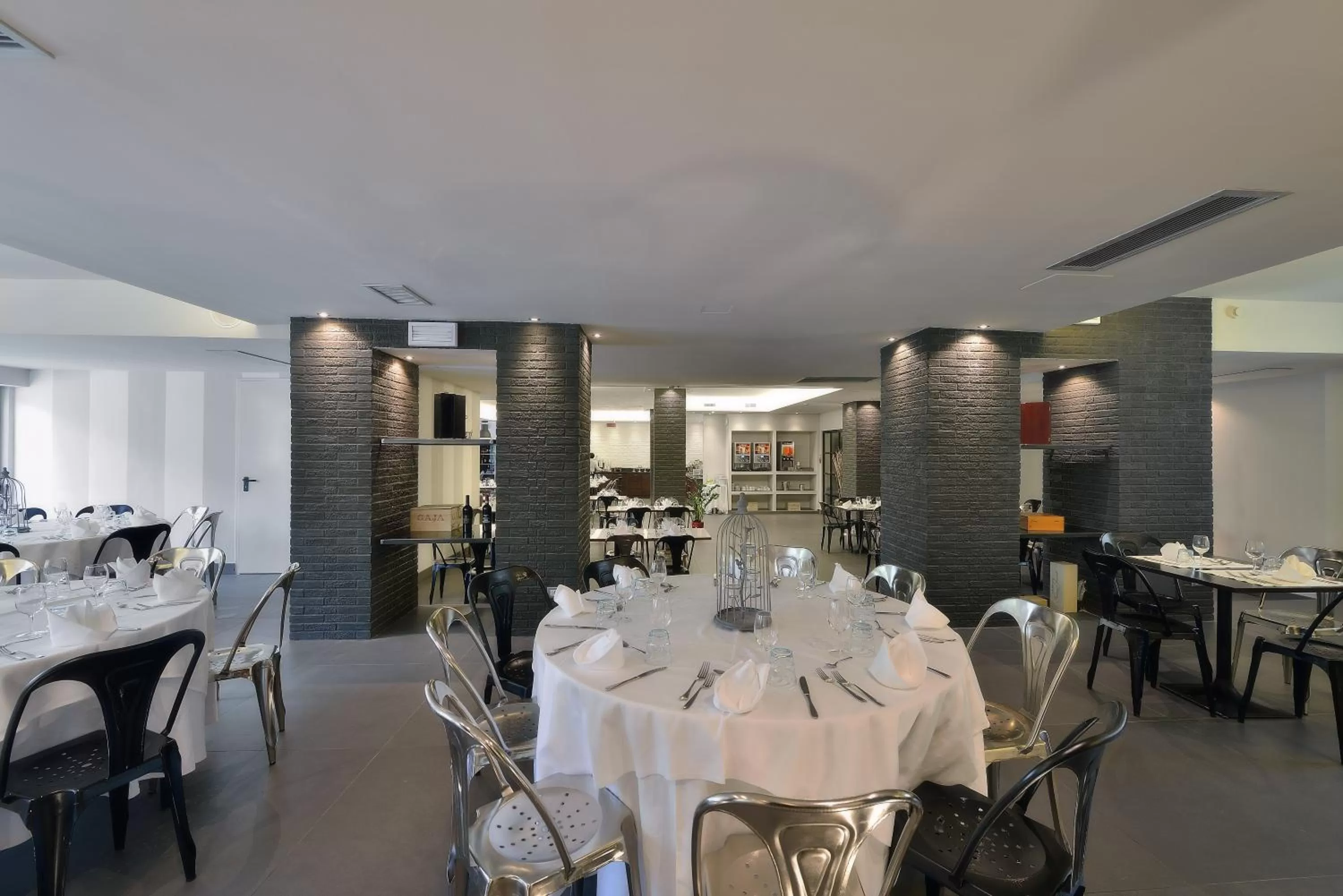 Restaurant/places to eat in La Meridiana Bleisure Hotel