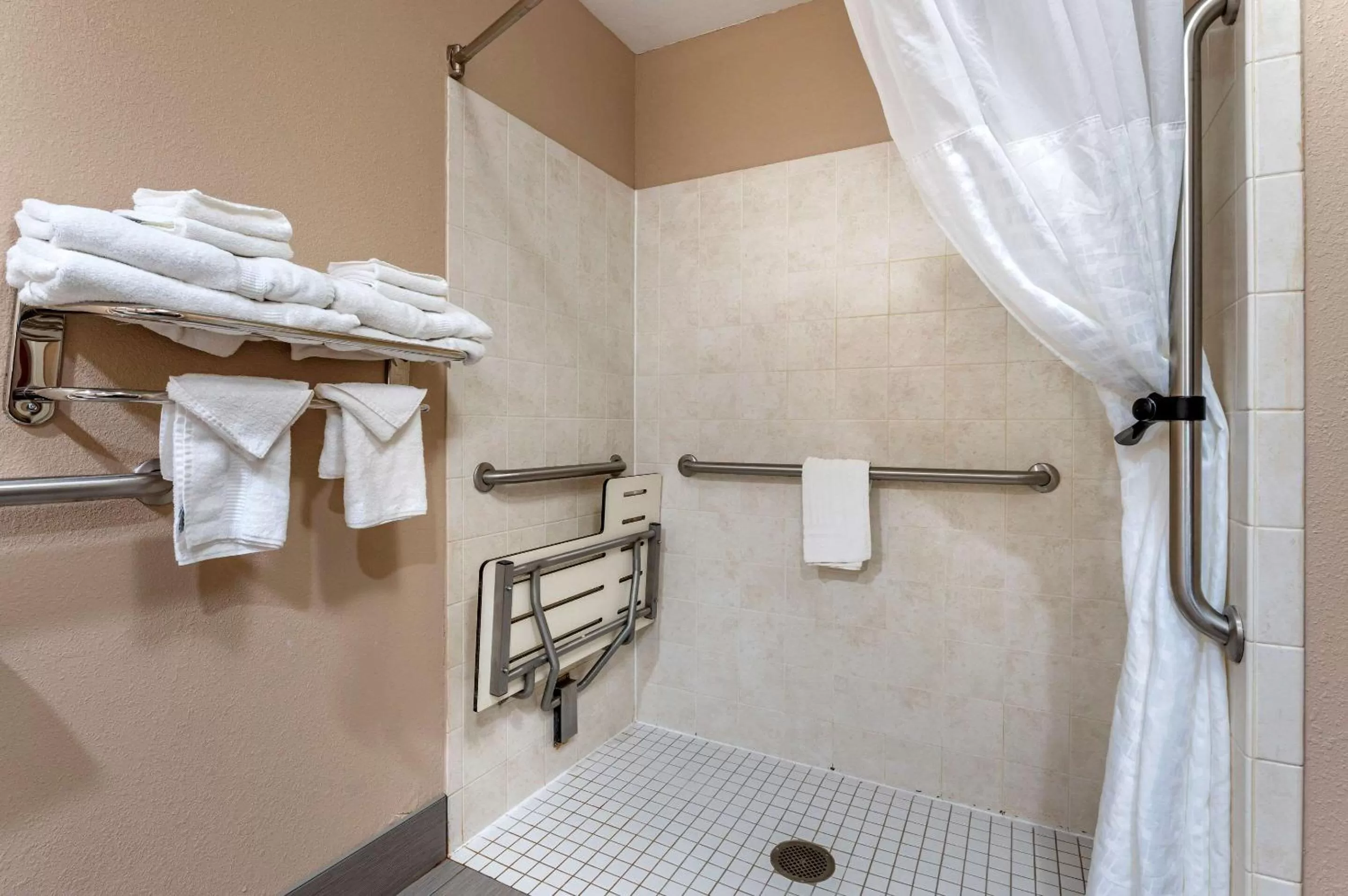Bathroom in Comfort Inn & Suites Lawrenceburg