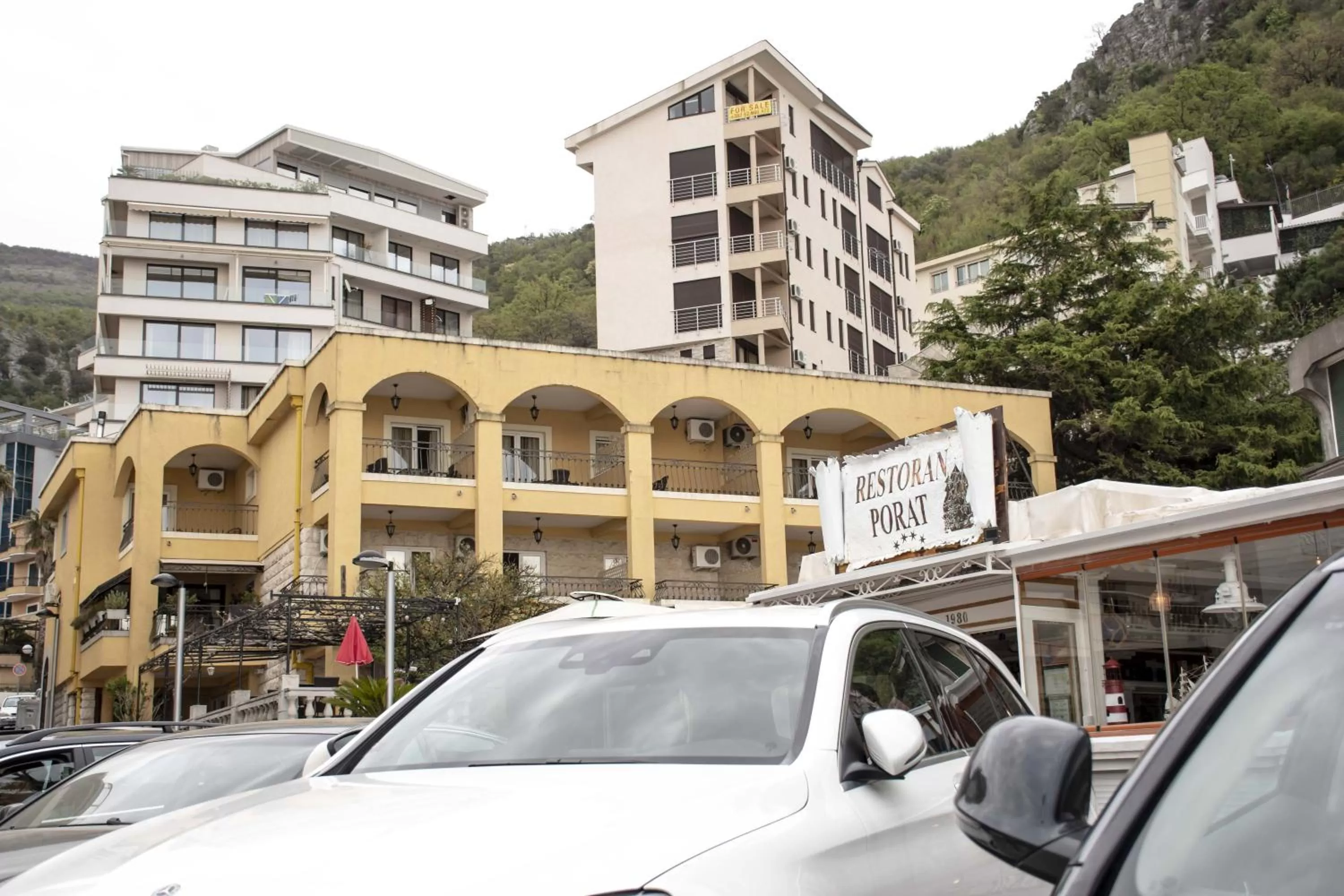 Property Building in Mali Hotel Porat