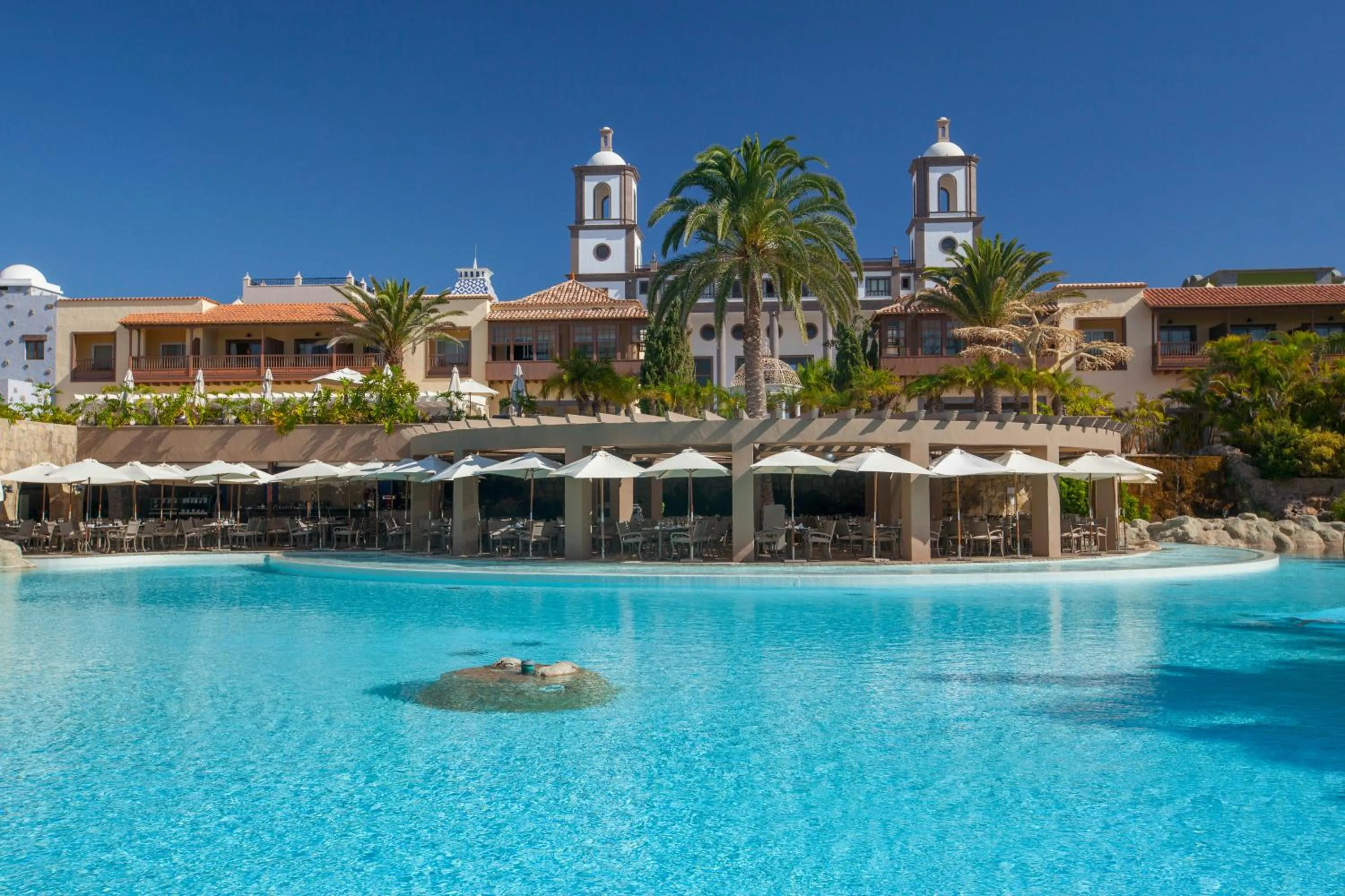 Swimming pool in Lopesan Villa del Conde Resort & Thalasso