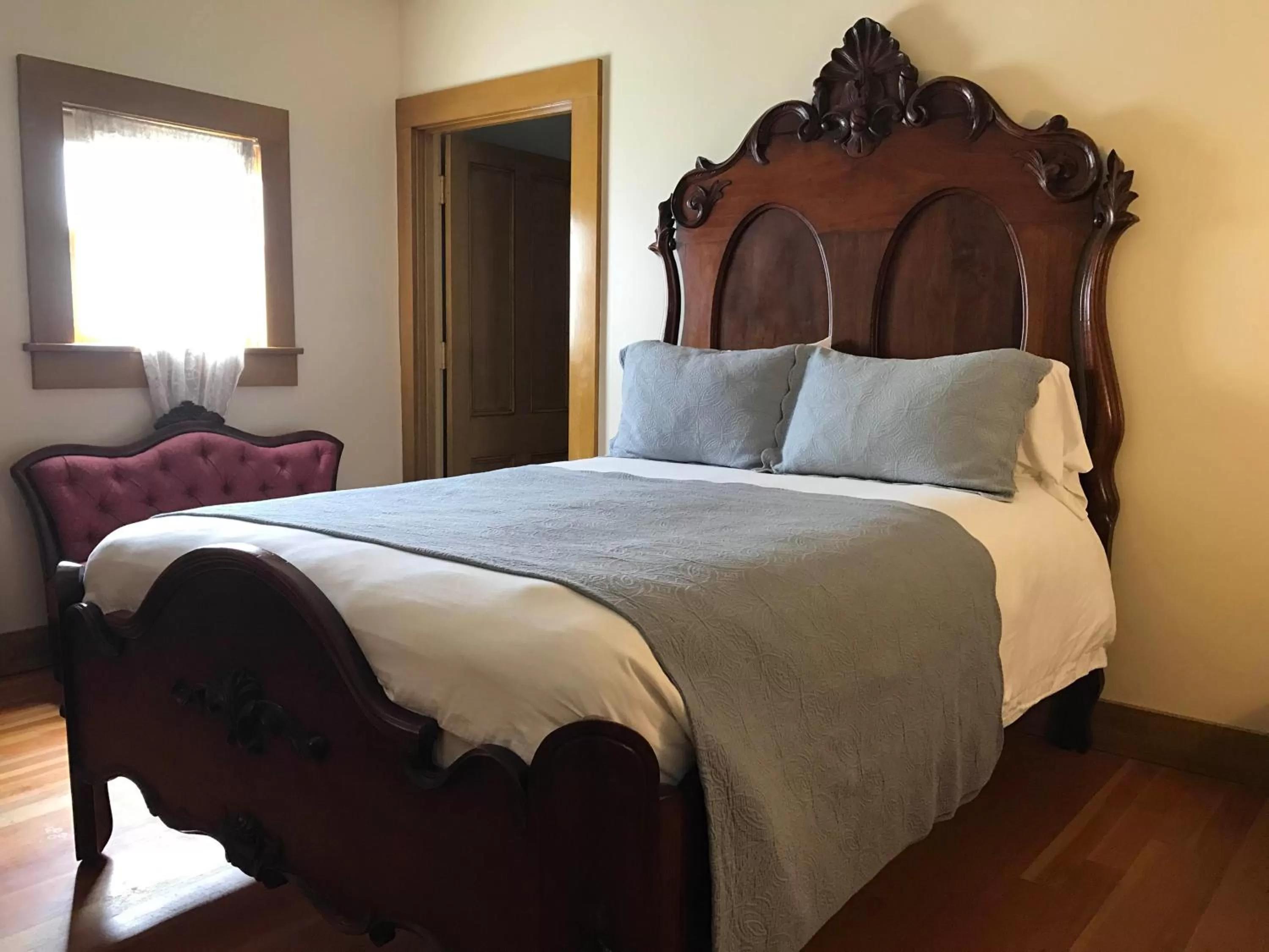 Photo of the whole room in Cosmopolitan Hotel