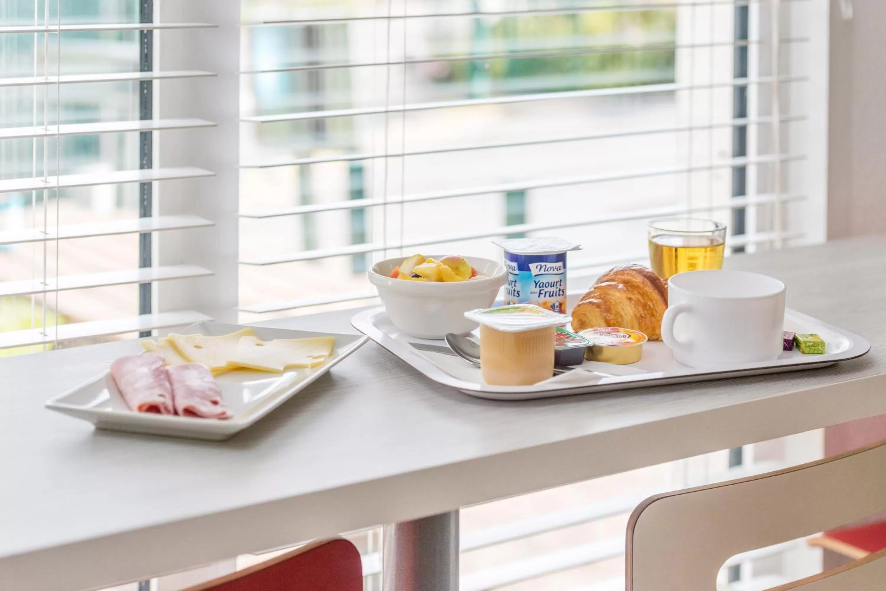 Breakfast in Kyriad Direct Annemasse - Genève