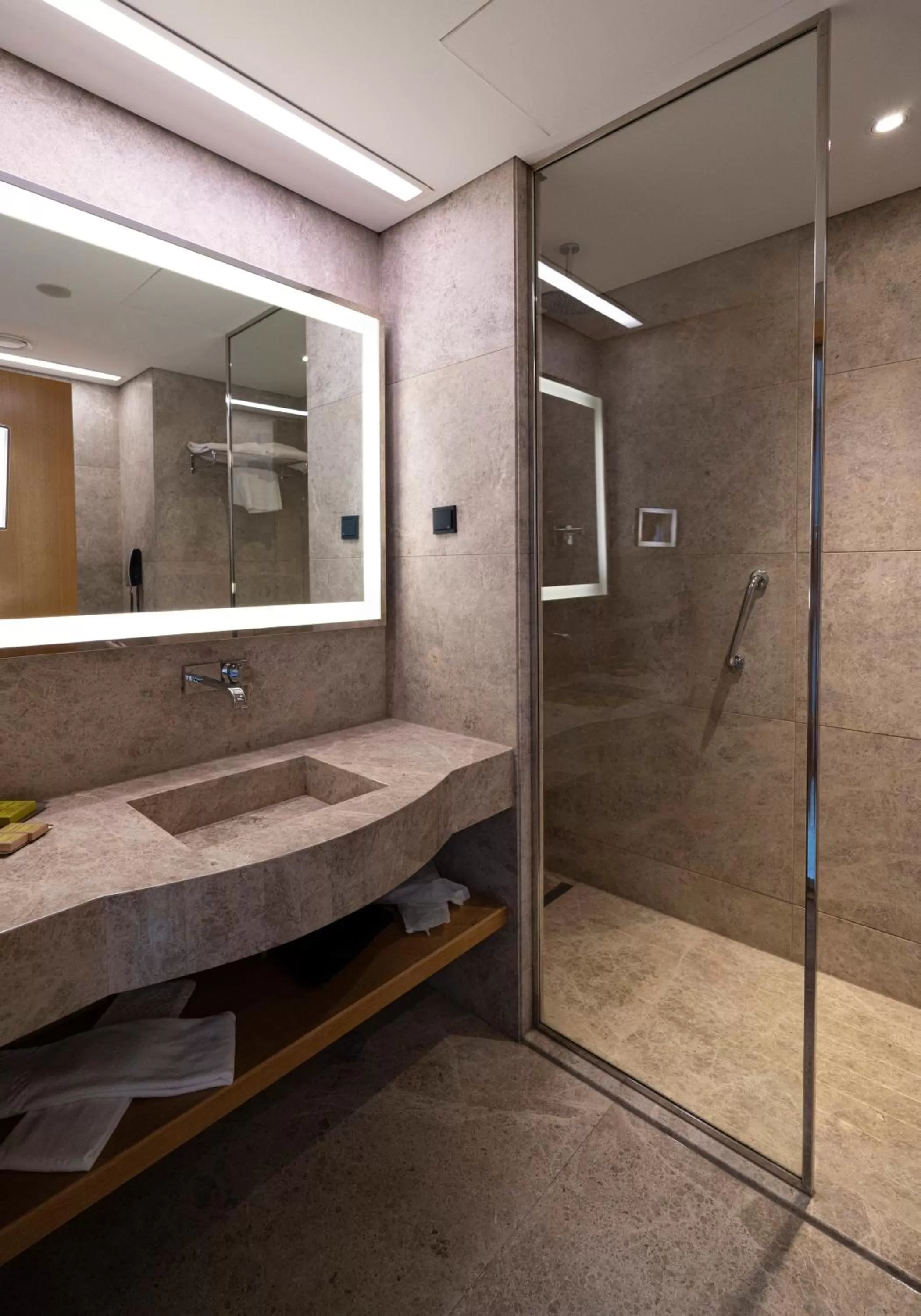 Shower in DoubleTree by Hilton Istanbul-Avcilar