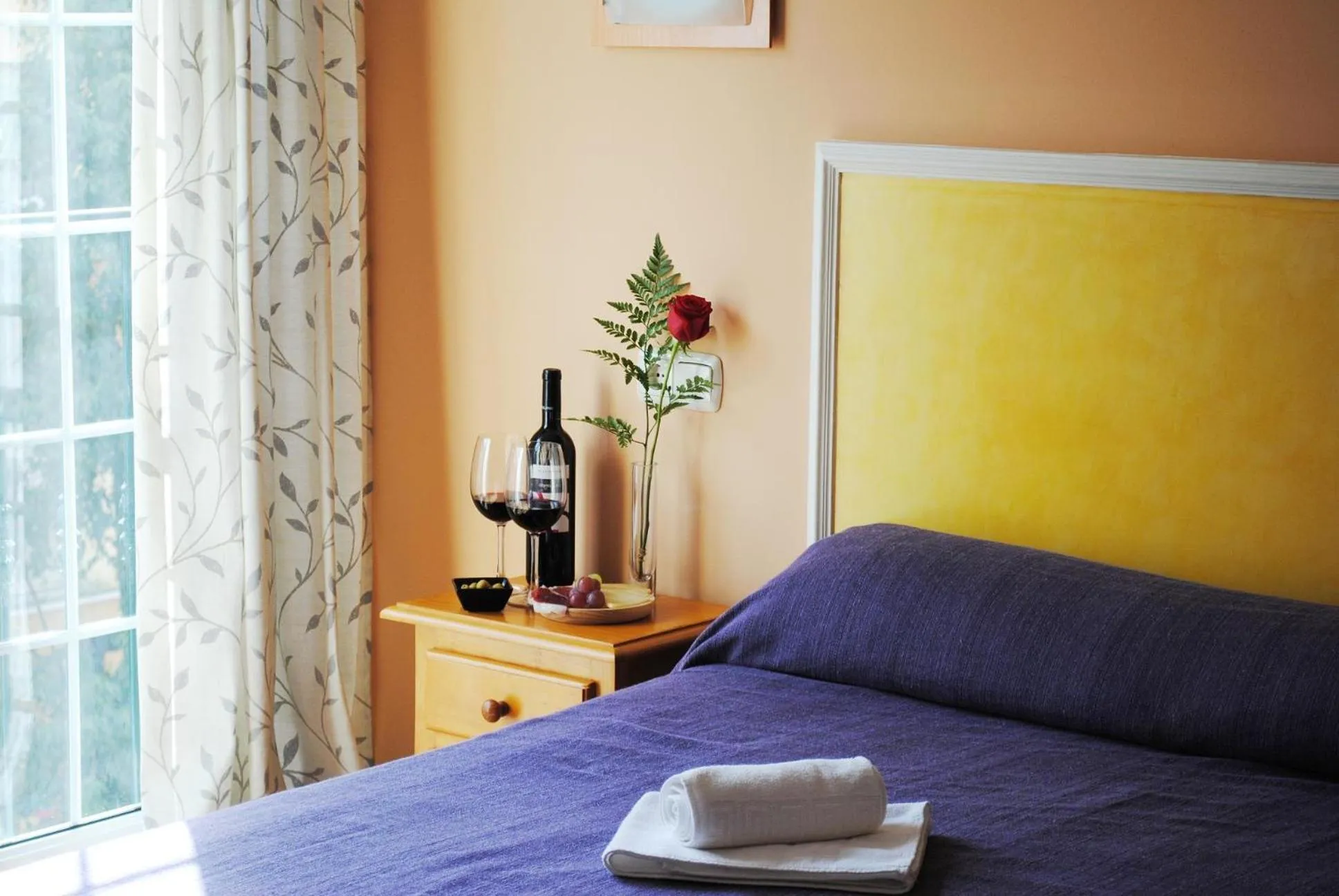 Photo of the whole room in Hotel María Cristina