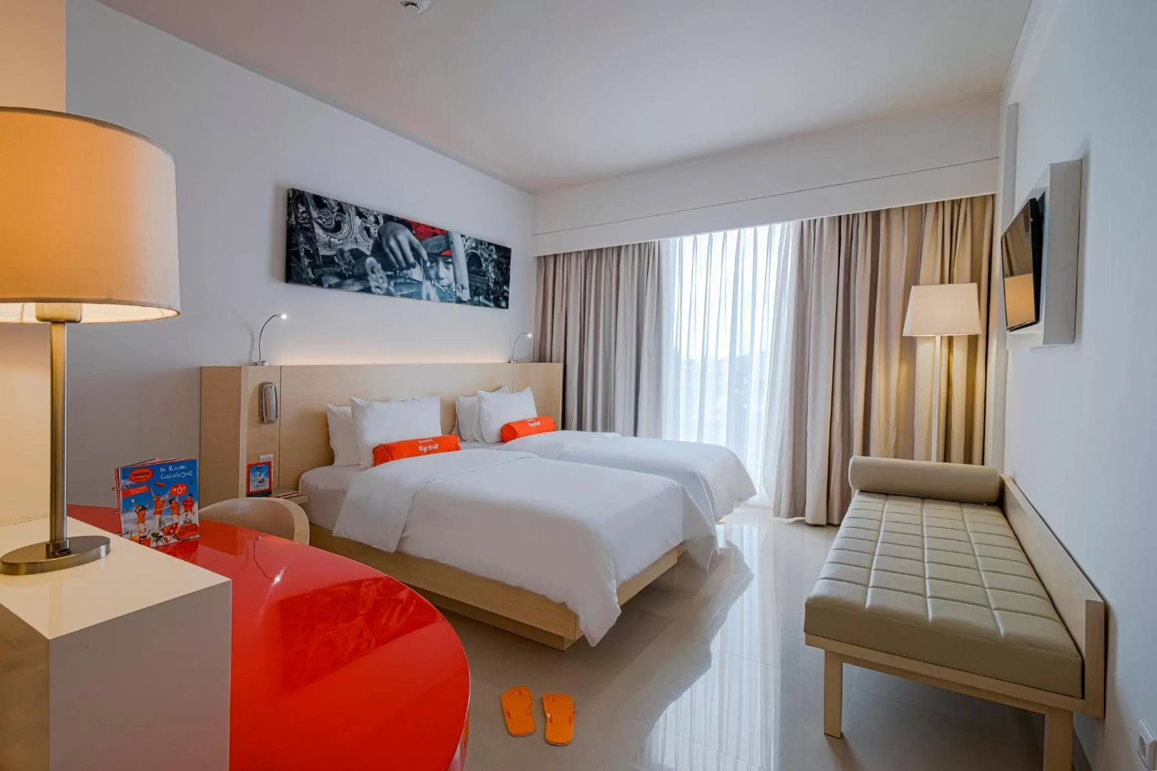 Living room, Bed in HARRIS Hotel and Conventions Denpasar Bali