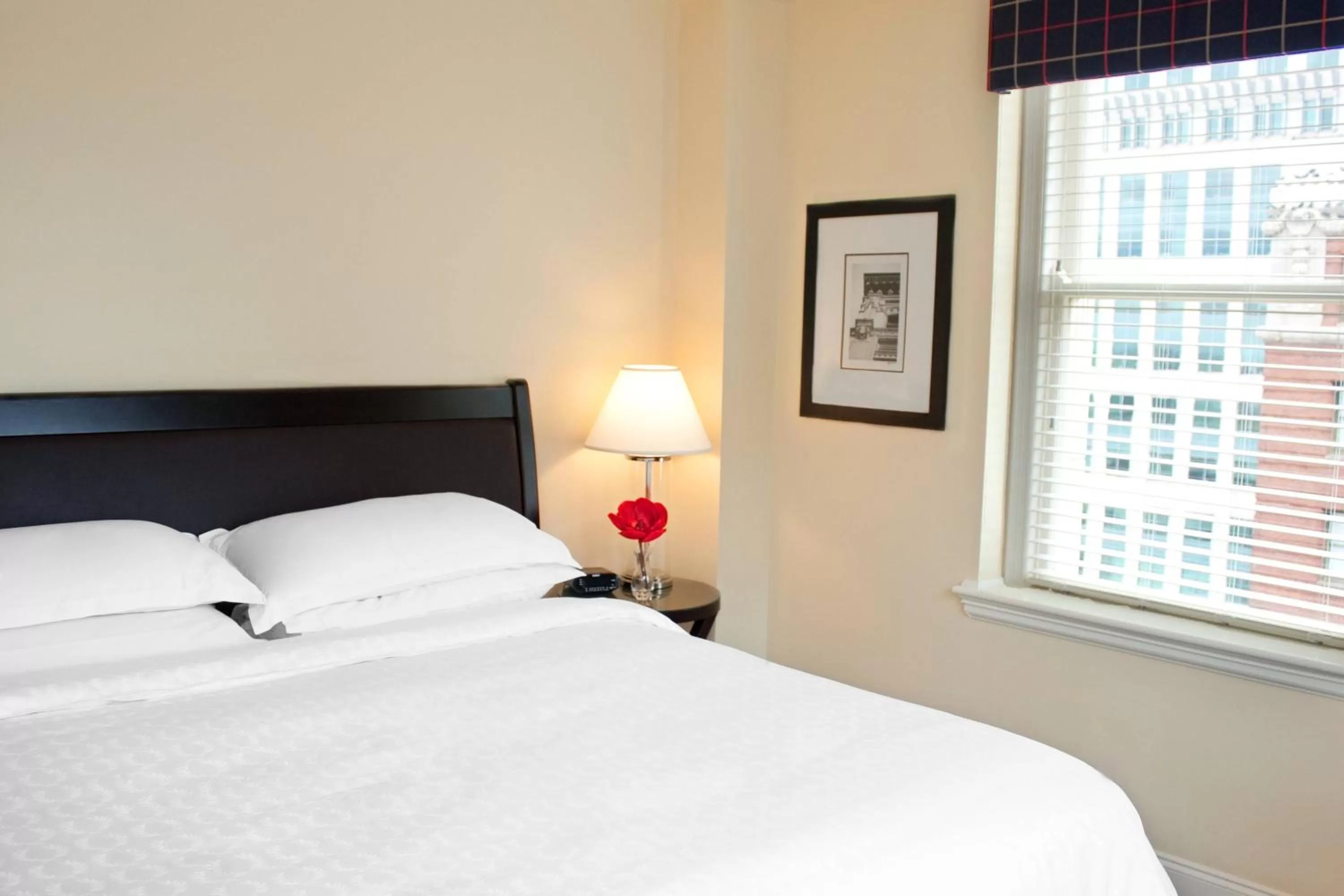 Bedroom, Bed in Sheraton Columbia Downtown Hotel