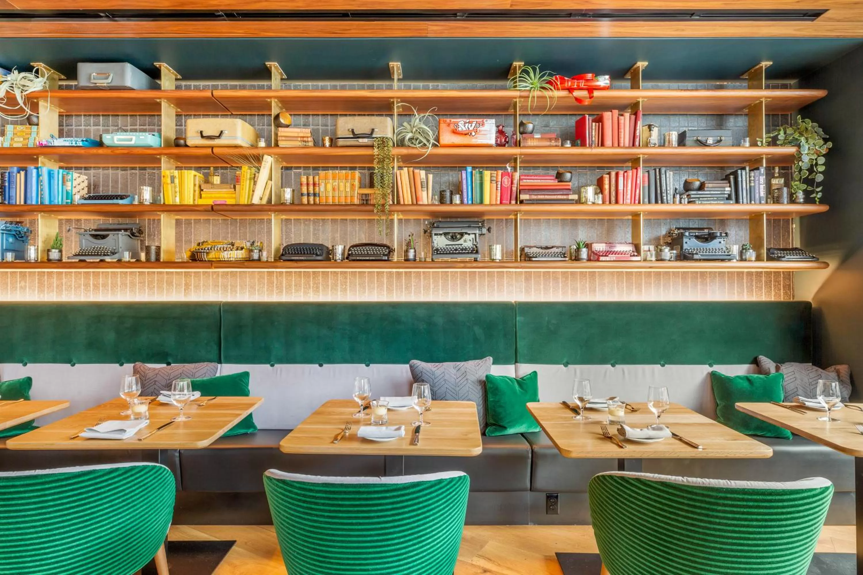 Restaurant/places to eat in Cambria Hotel Boston Downtown - Seaport