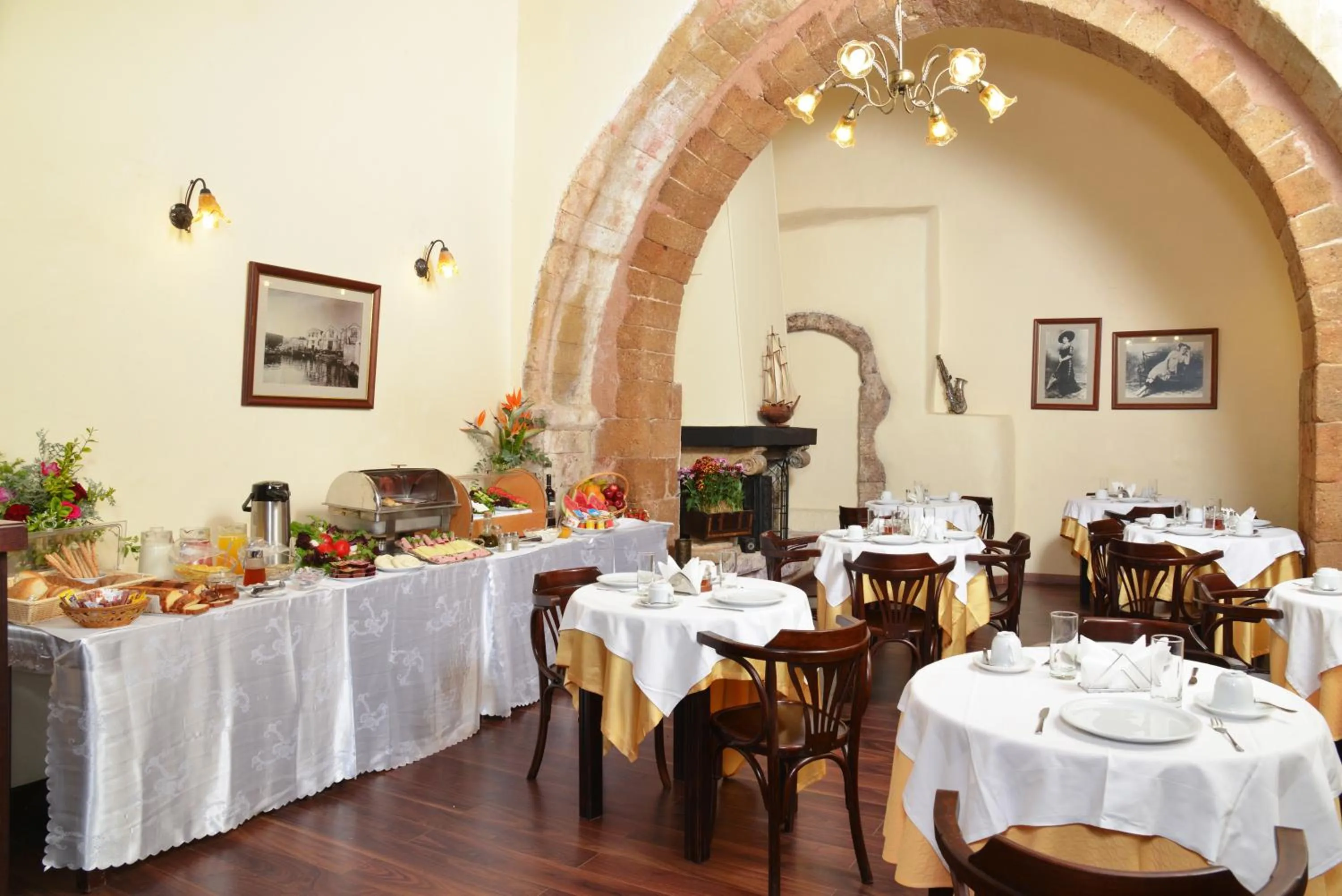 Restaurant/places to eat in Porto Del Colombo Traditional Boutique Hotel