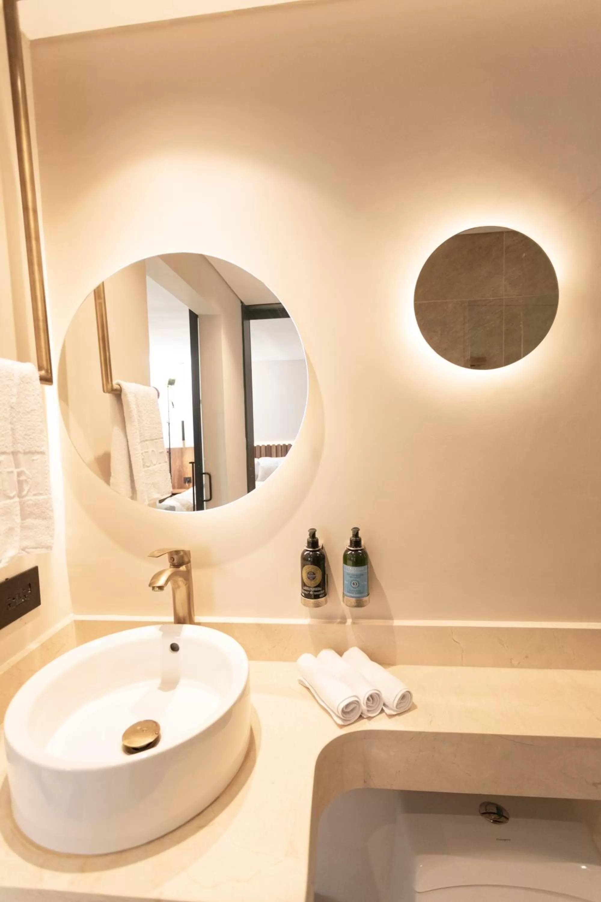 Bathroom in 1616 Hotel