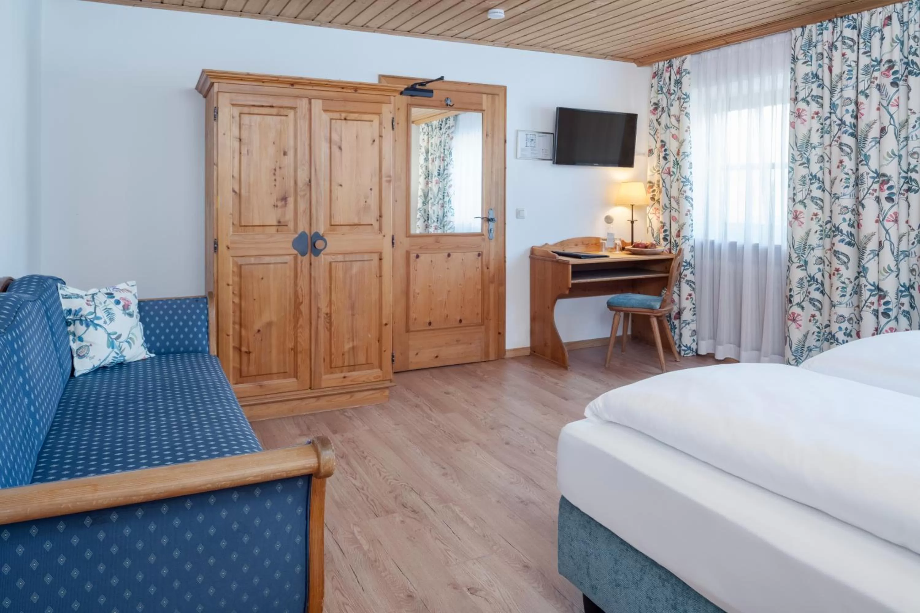 TV and multimedia, Bed in Hotel Obermaier