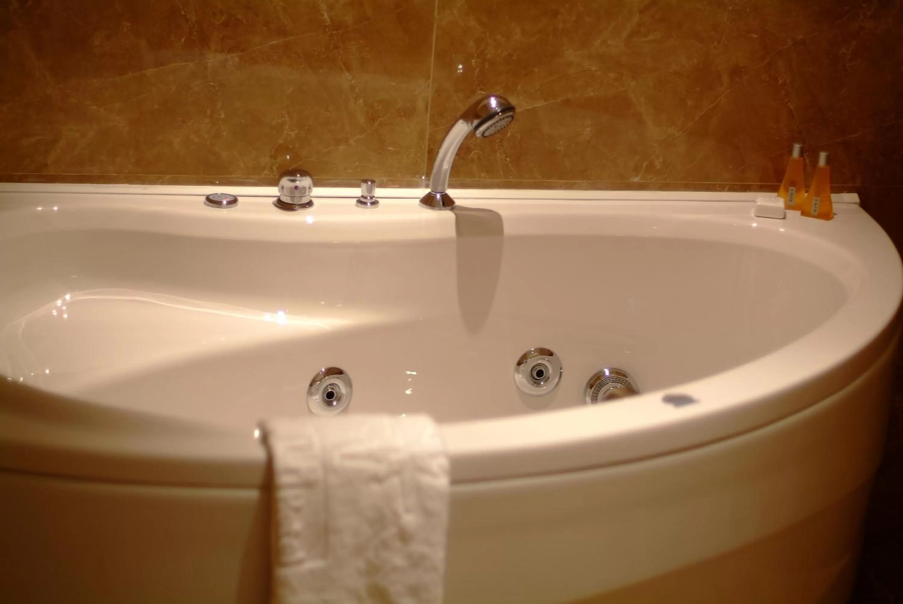 Hot Tub in Poli Hotel