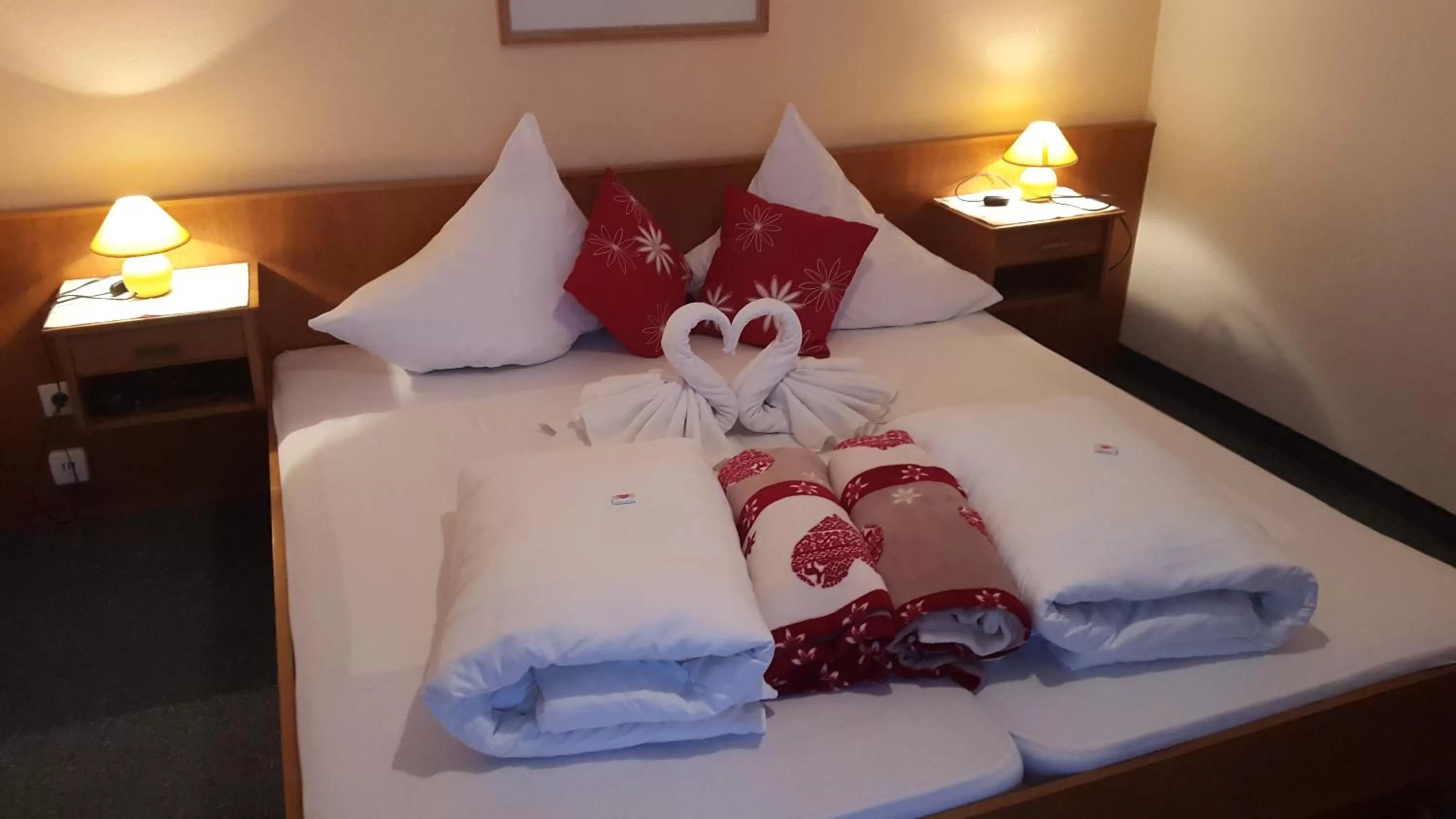 Photo of the whole room, Bed in Hotel Garni Wieshof