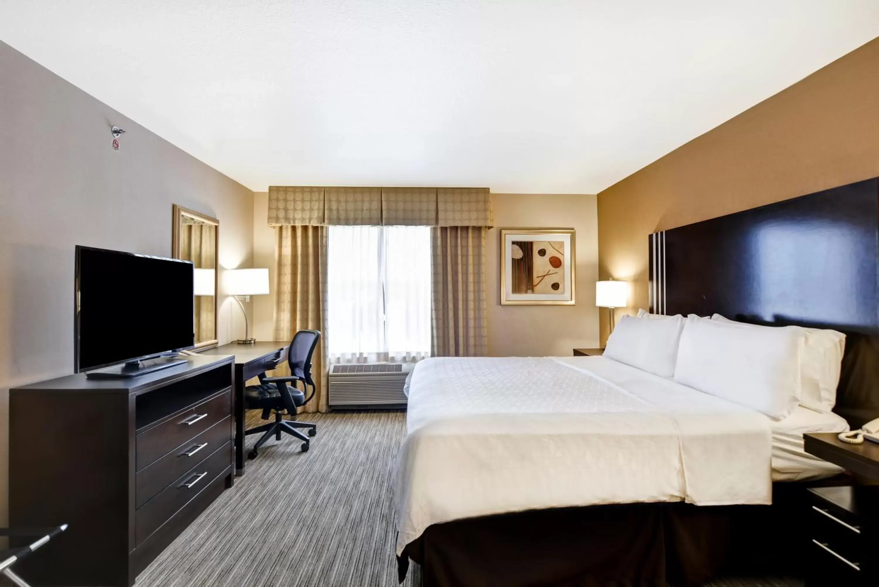 Suite - Hearing Accessible - Non-Smoking in Holiday Inn Express Hotel & Suites Milwaukee-New Berlin by IHG Suite - Hearing Accessible - Non-Smoking in Holiday Inn Express Hotel & Suites Milwaukee-New Berlin by IHG