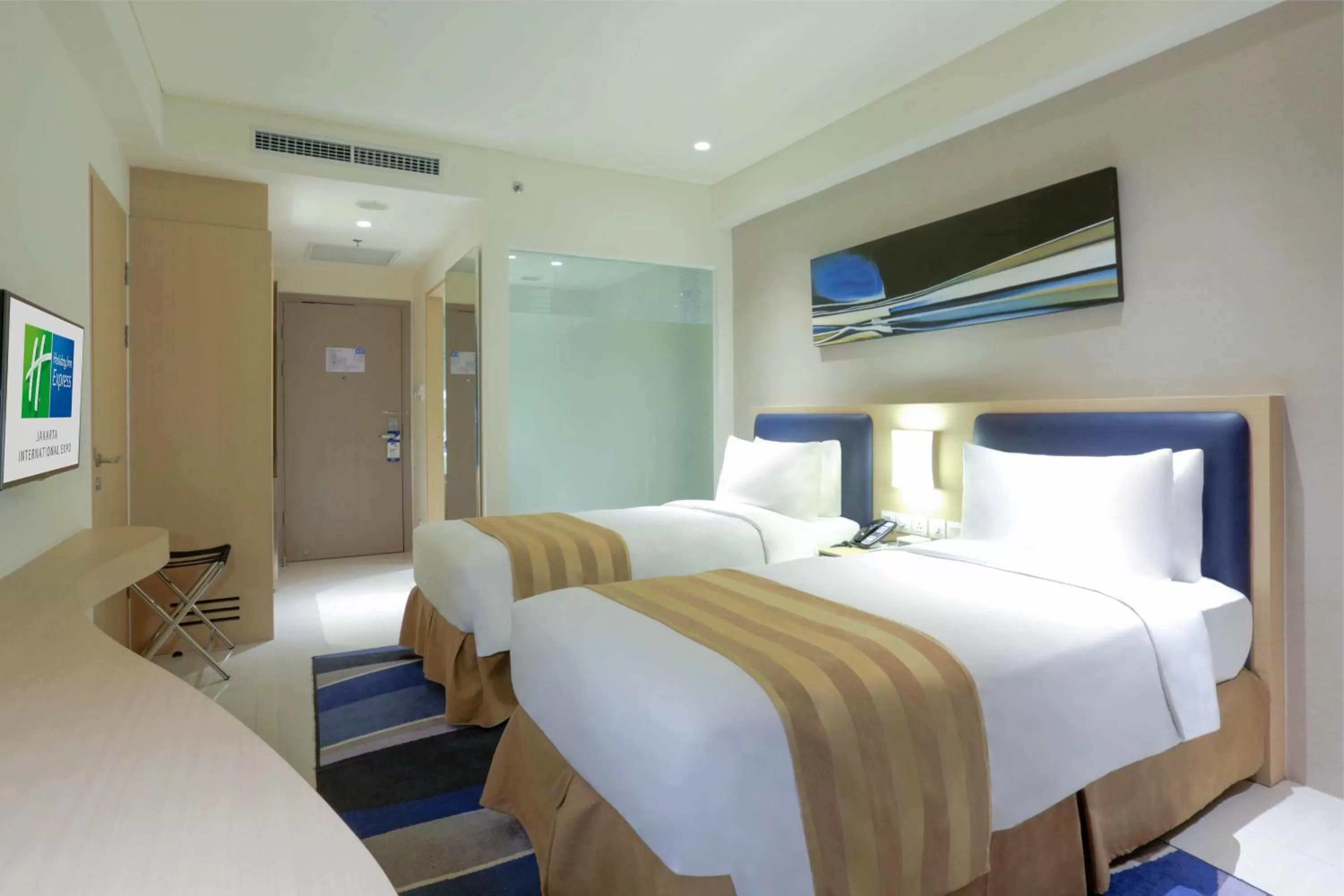 Photo of the whole room, Bed in Holiday Inn Express Jakarta International Expo by IHG
