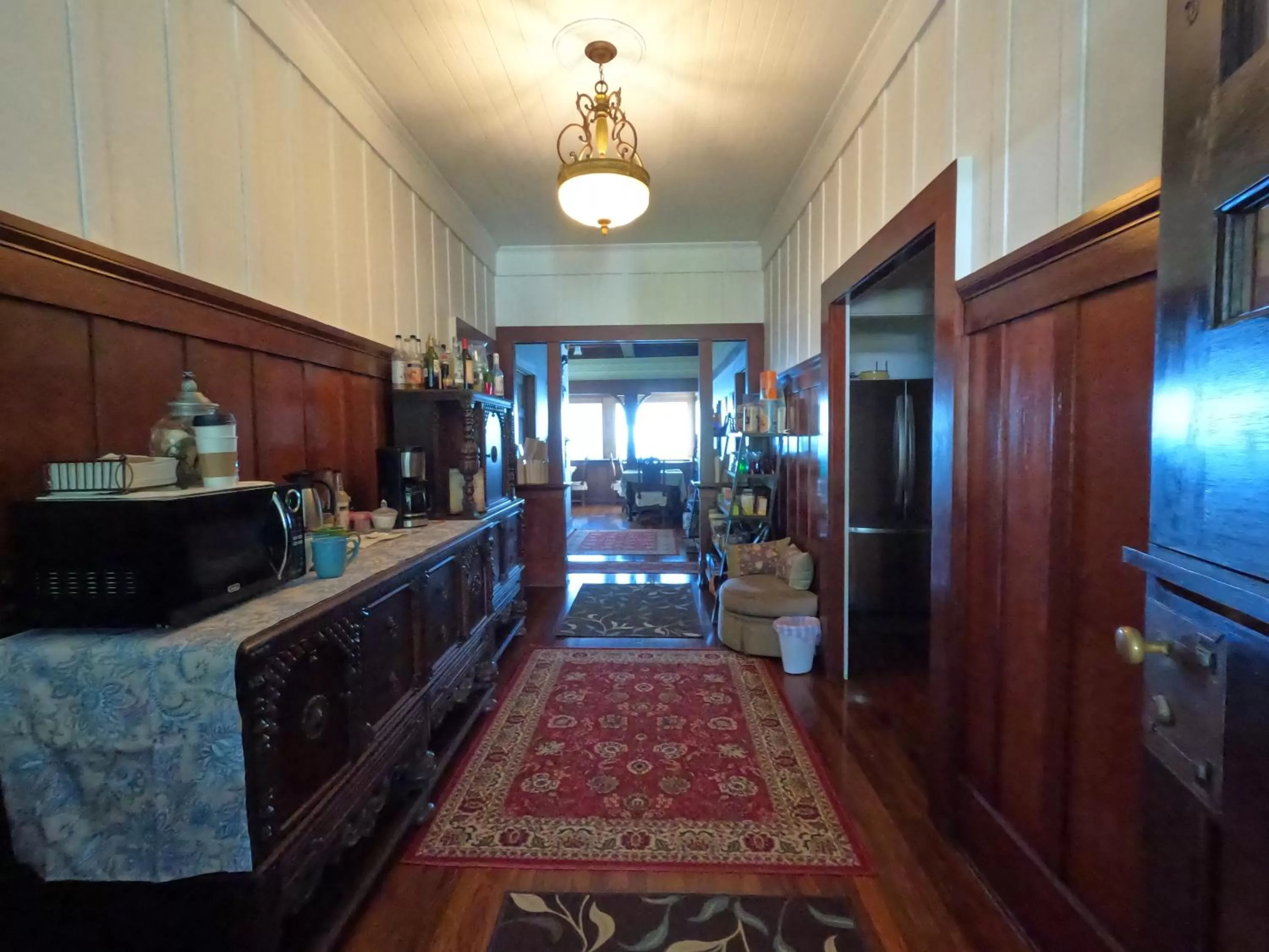 Living room in Hilo Bay Oceanfront Bed and Breakfast
