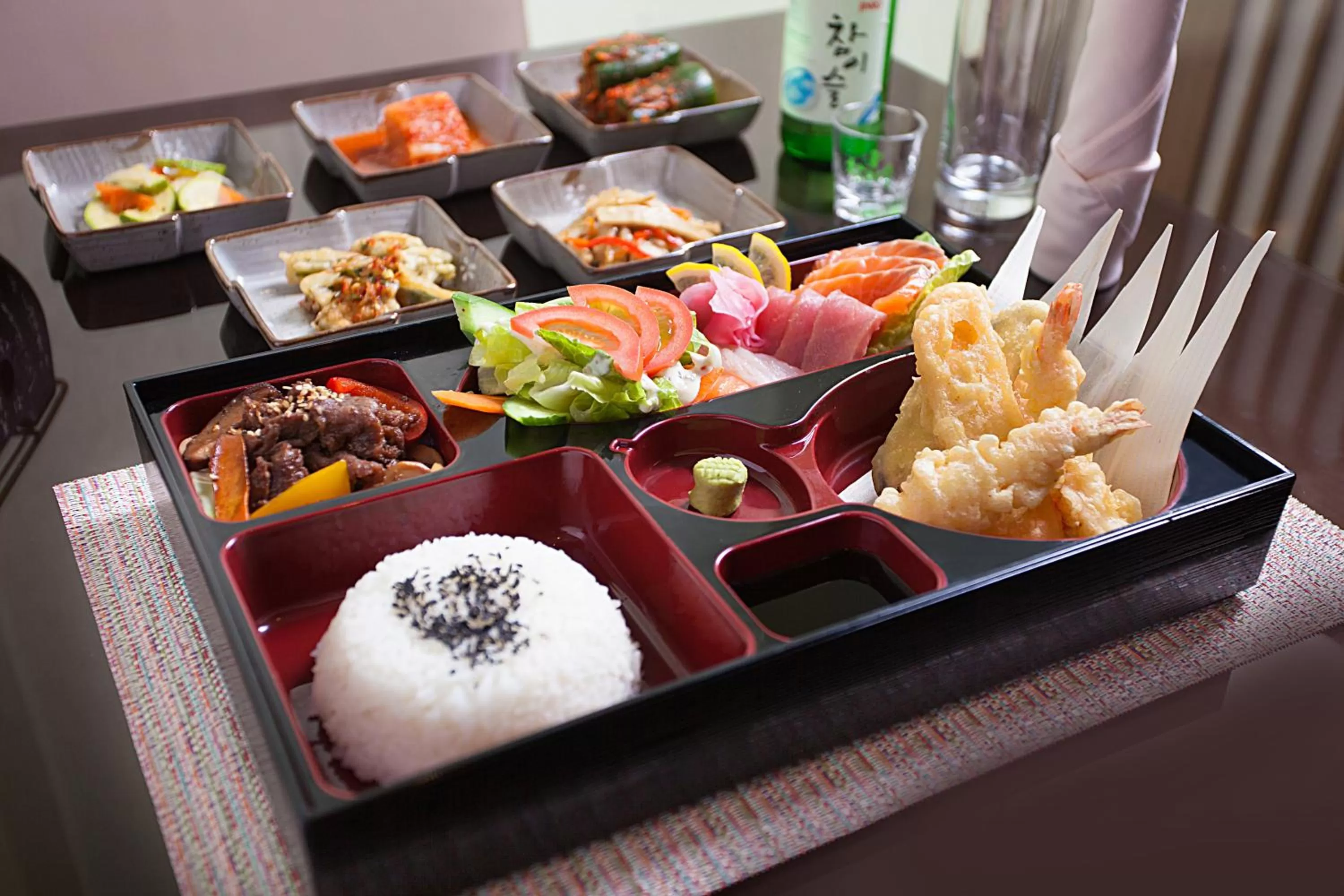 Restaurant/places to eat in Asdal Boutique Hotel Seef