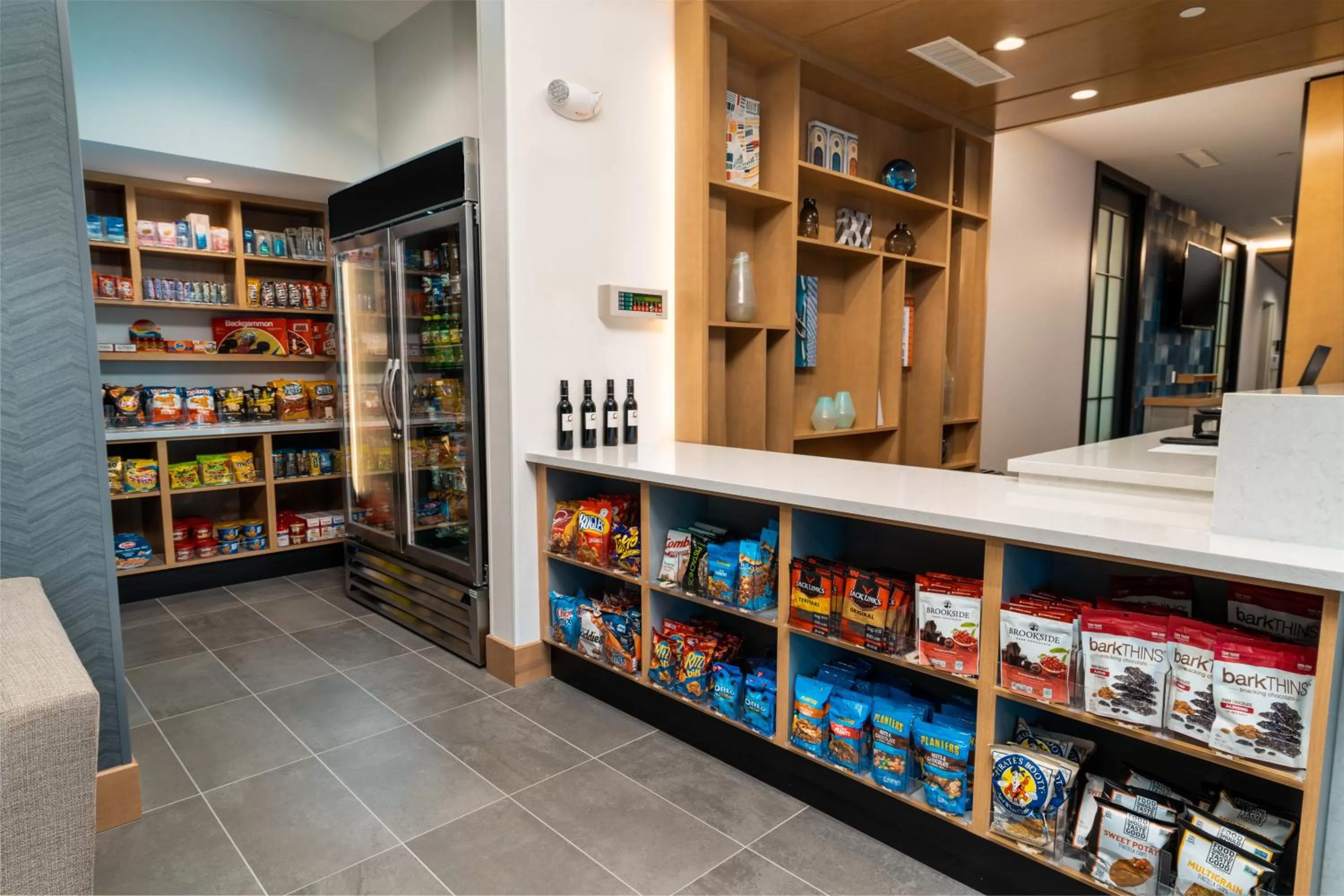 On-site shops in Hyatt House Nashville/Franklin/Cool Springs