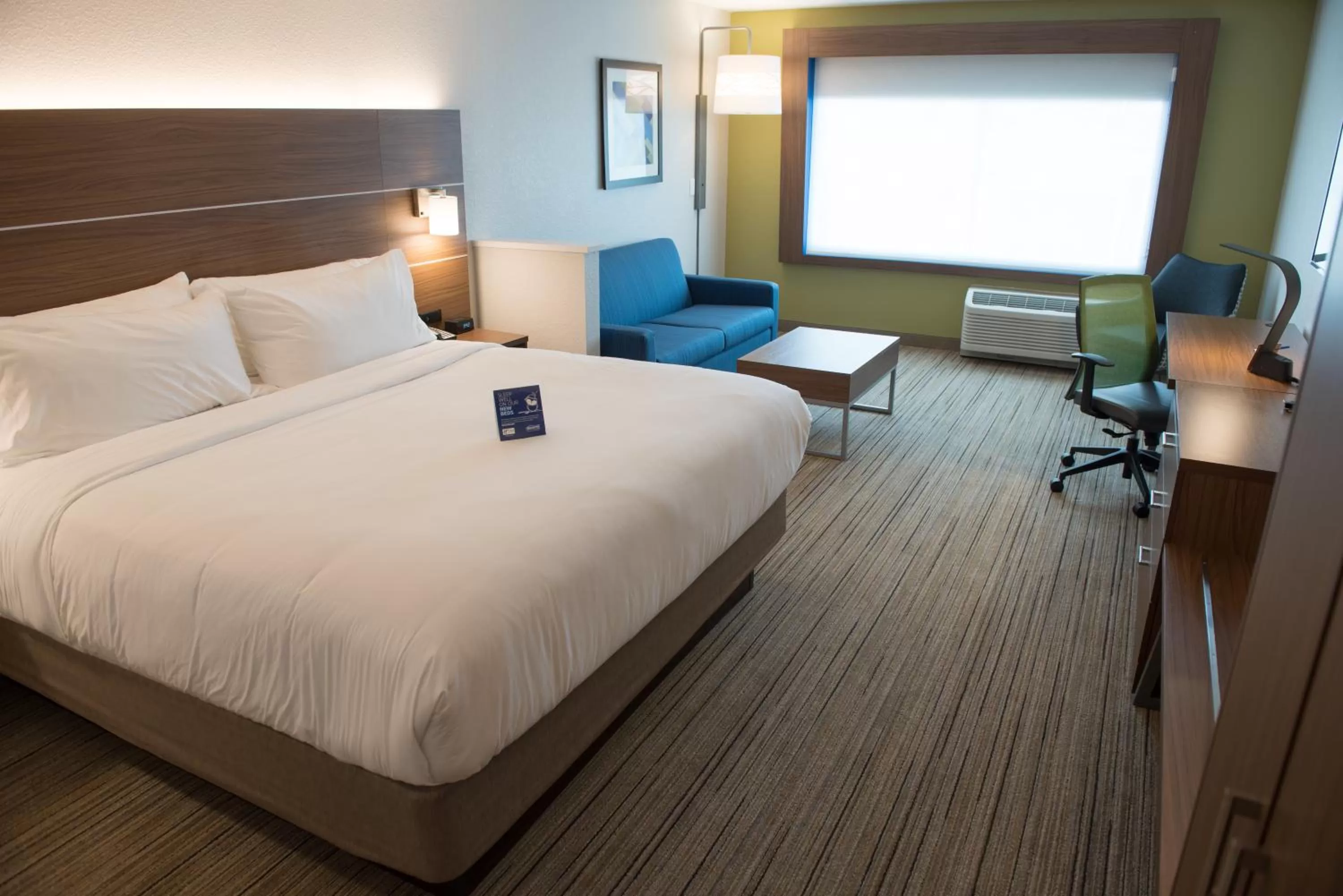 Photo of the whole room, Bed in Holiday Inn Express & Suites - Orland Park Mokena by IHG