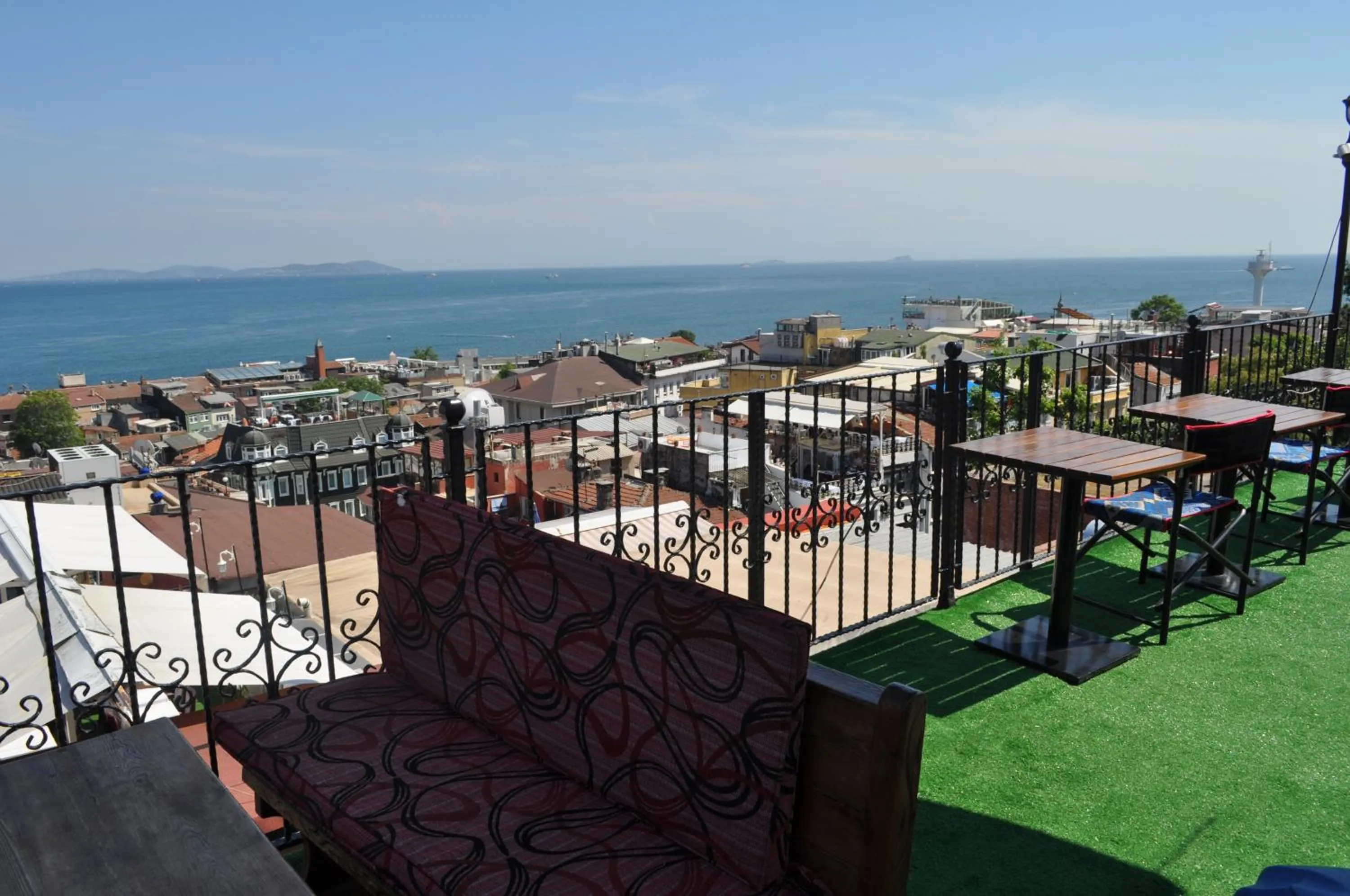 Restaurant/places to eat in Antique Hostel