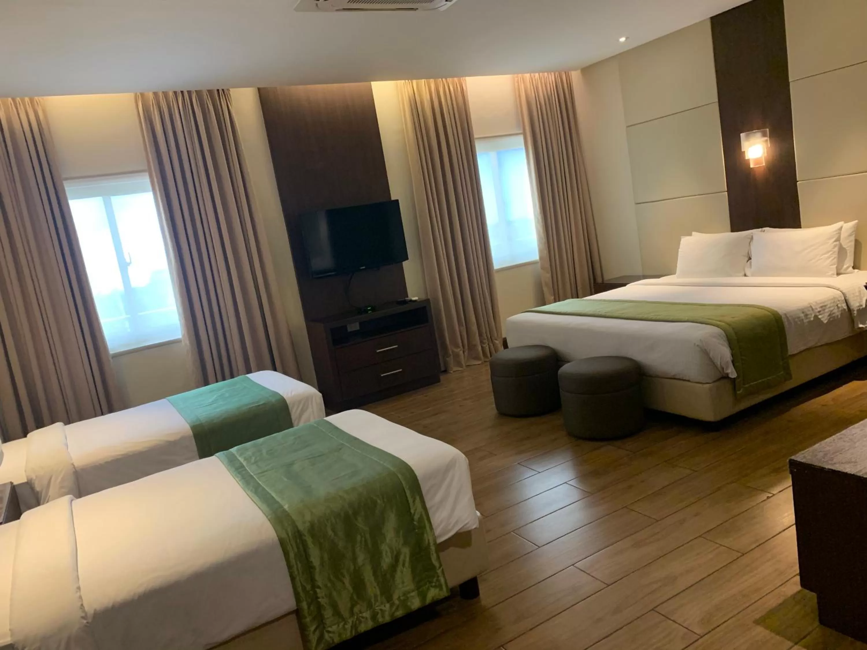 Bed in Hotel Monticello Tagaytay